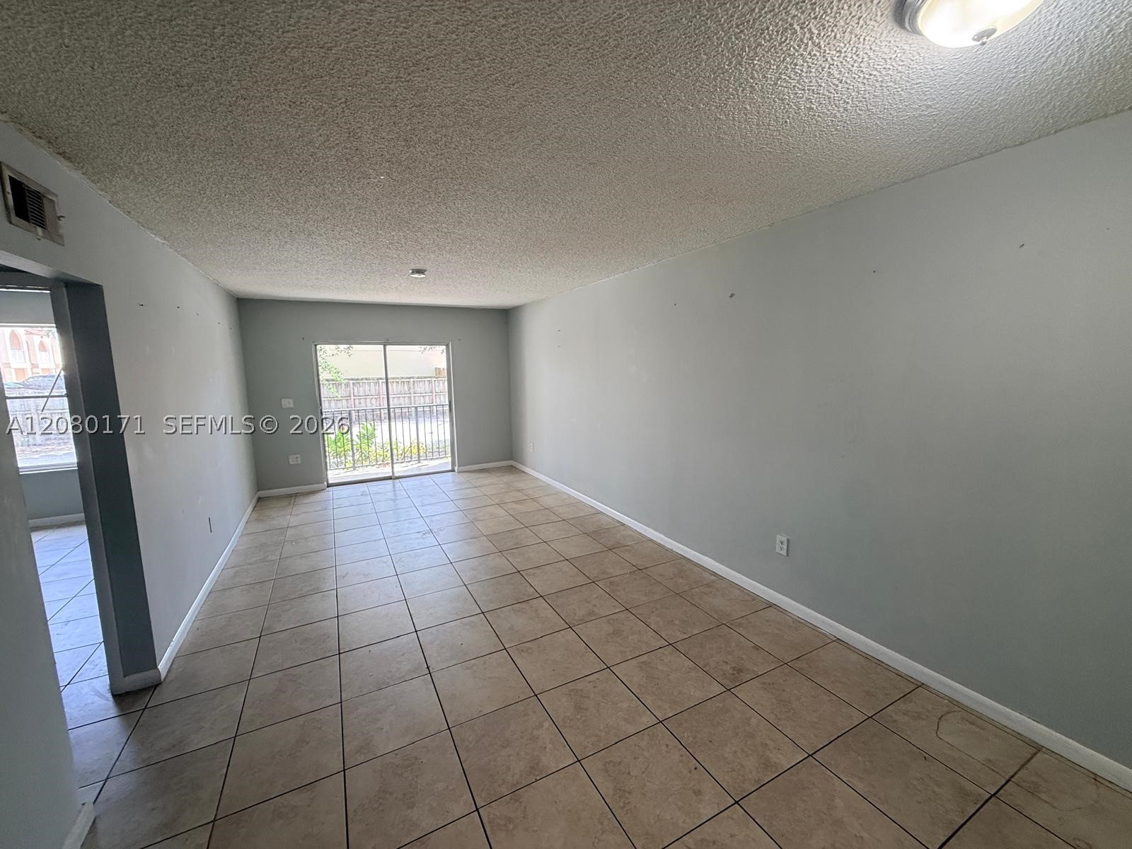 525 W 69th St 106 Property Photo 7