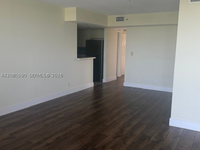 3150 W Rolling Hills Cir 403 Property Photo 3