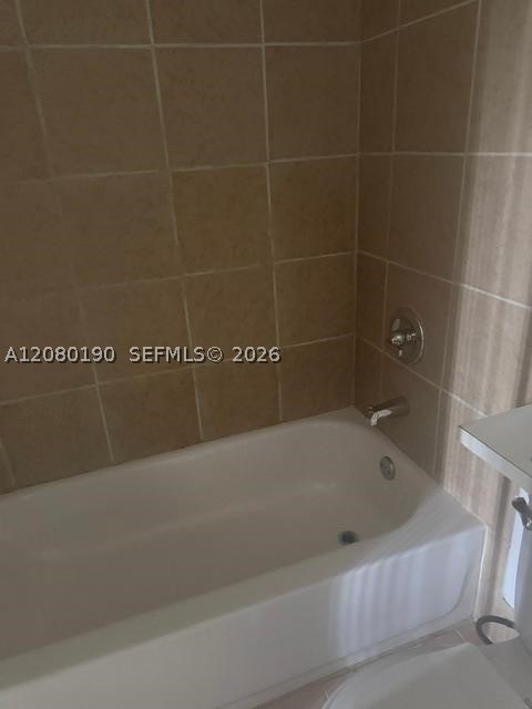 3150 W Rolling Hills Cir 403 Property Photo 9