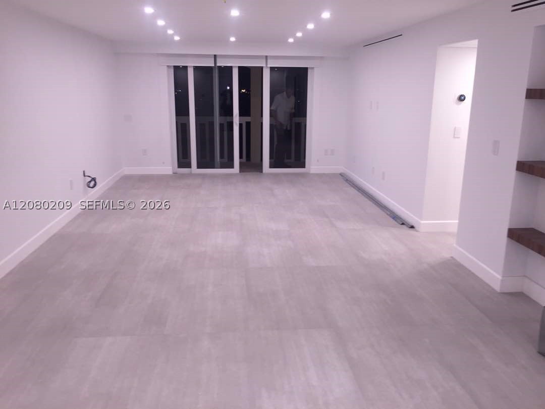 9801 Collins Ave 12q Property Photo 2