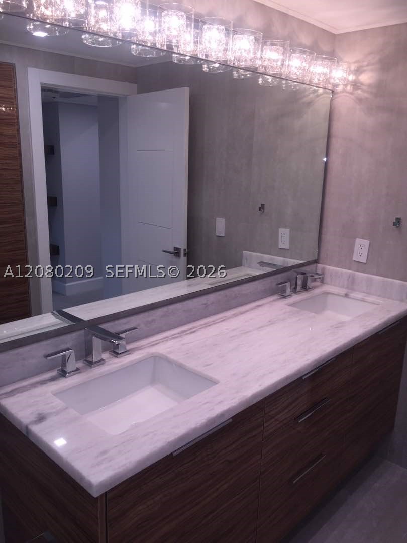 9801 Collins Ave 12q Property Photo 26