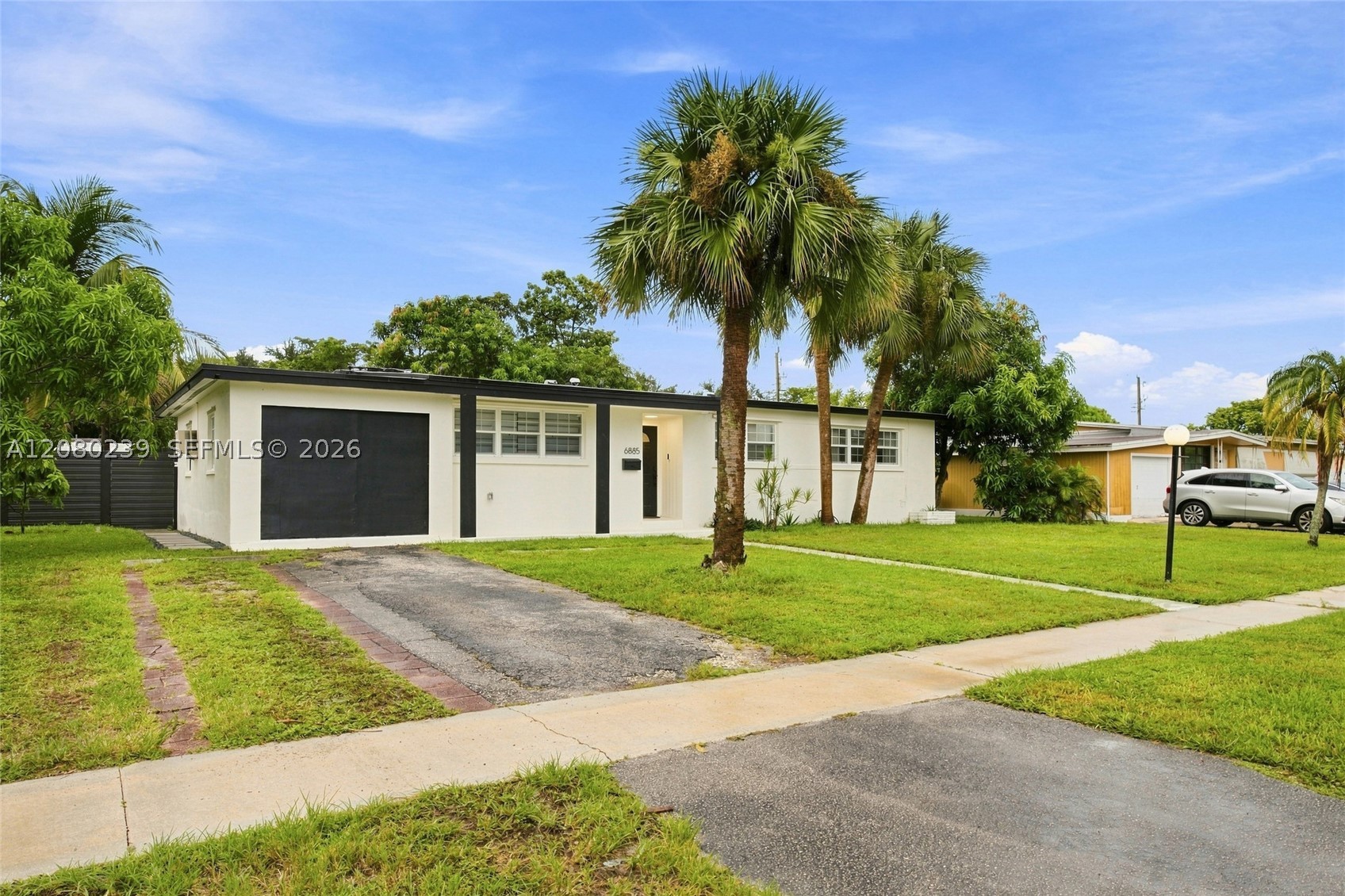 6885 Nw 14th Ct Property Photo 4