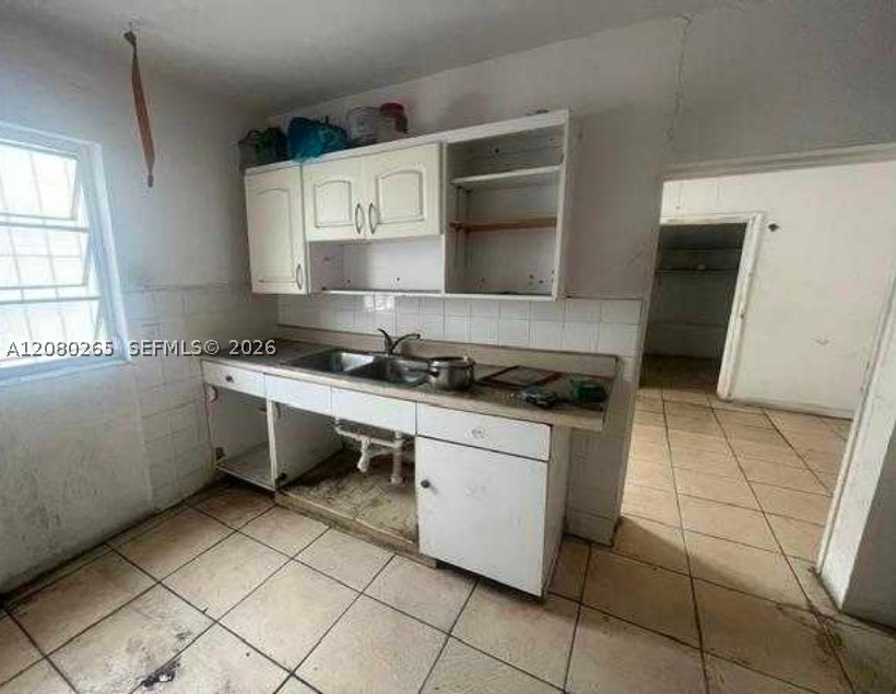 3708 Nw 12th Ave Property Photo 2