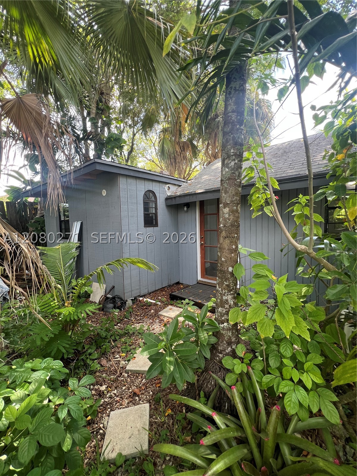 411 SW 1st St 2 Property Photo 1