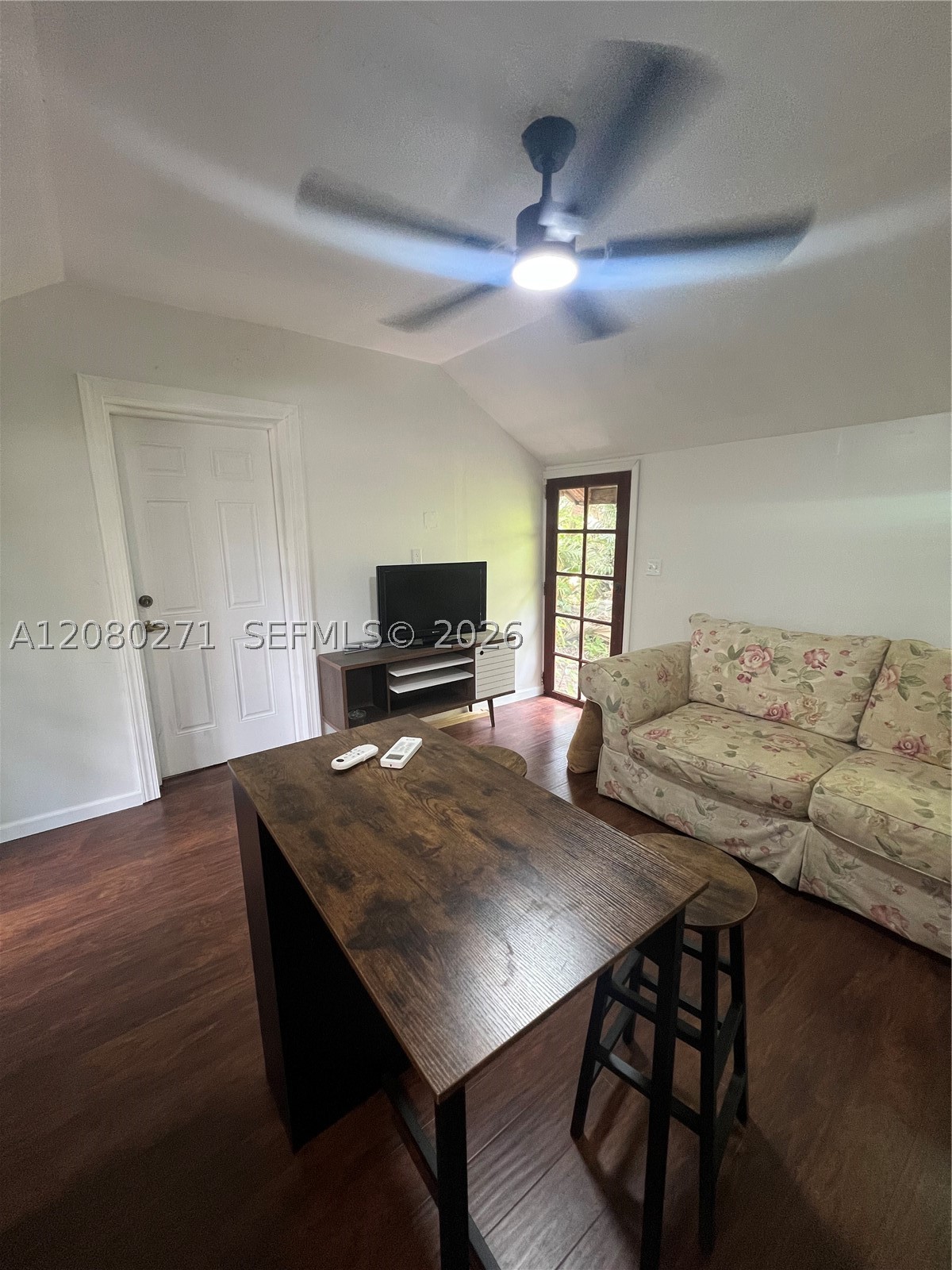 411 Sw 1st St 2 Property Photo 2