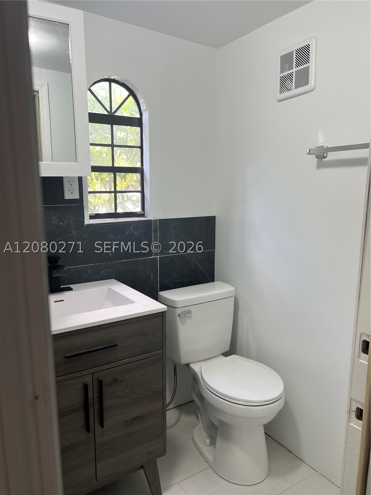411 Sw 1st St 2 Property Photo 7