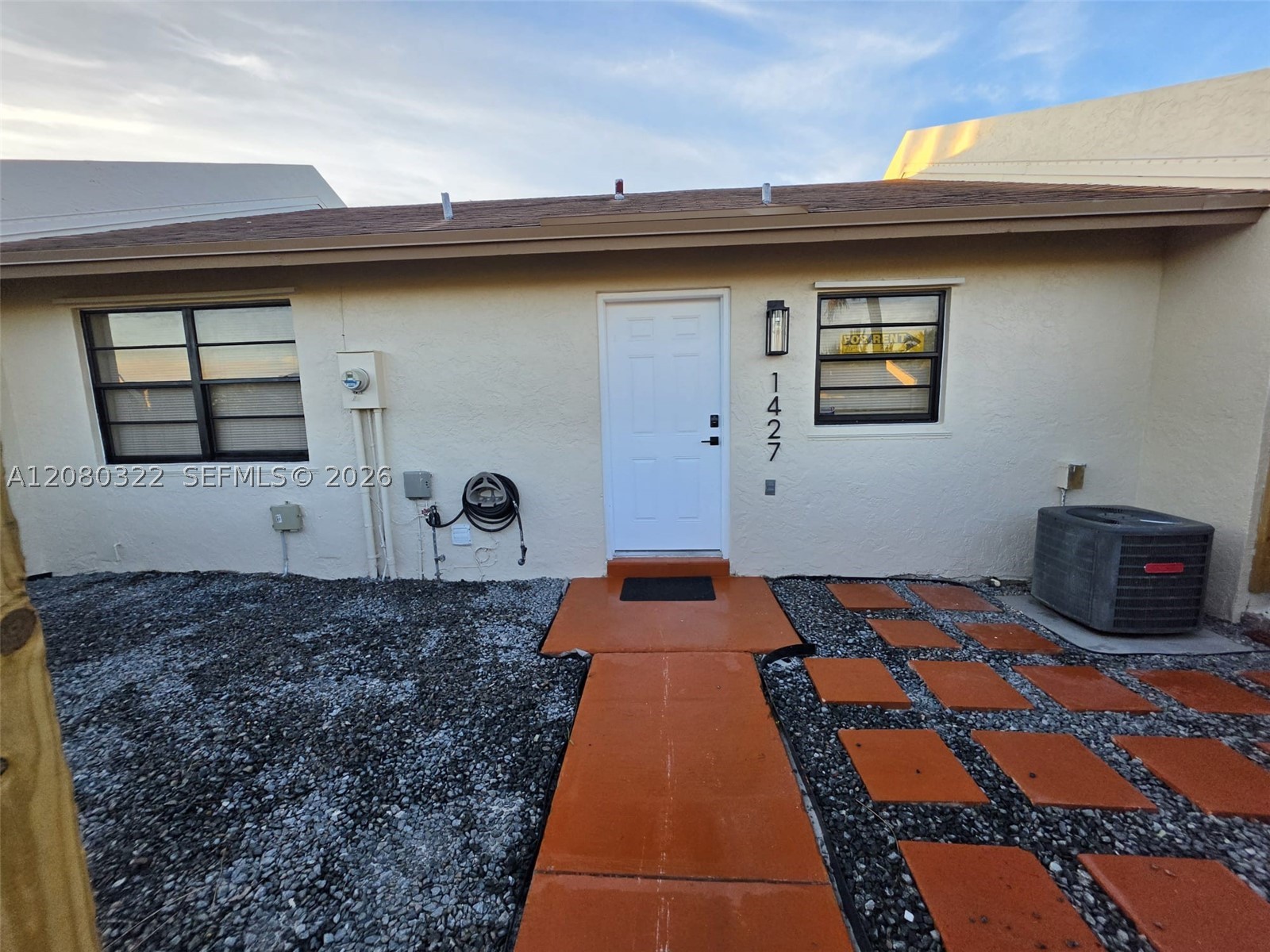 1427 Towhee St Property Photo 1