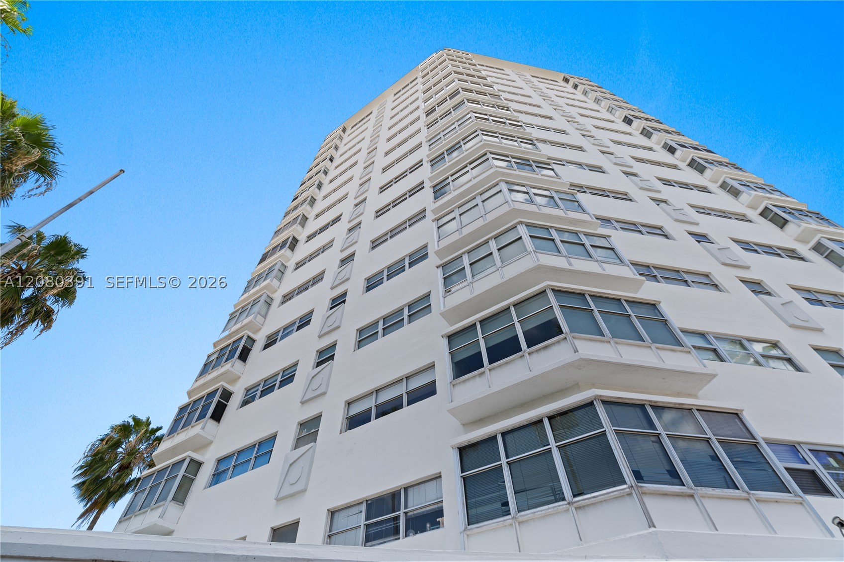 1881 Washington Ave 4G Property Photo 1