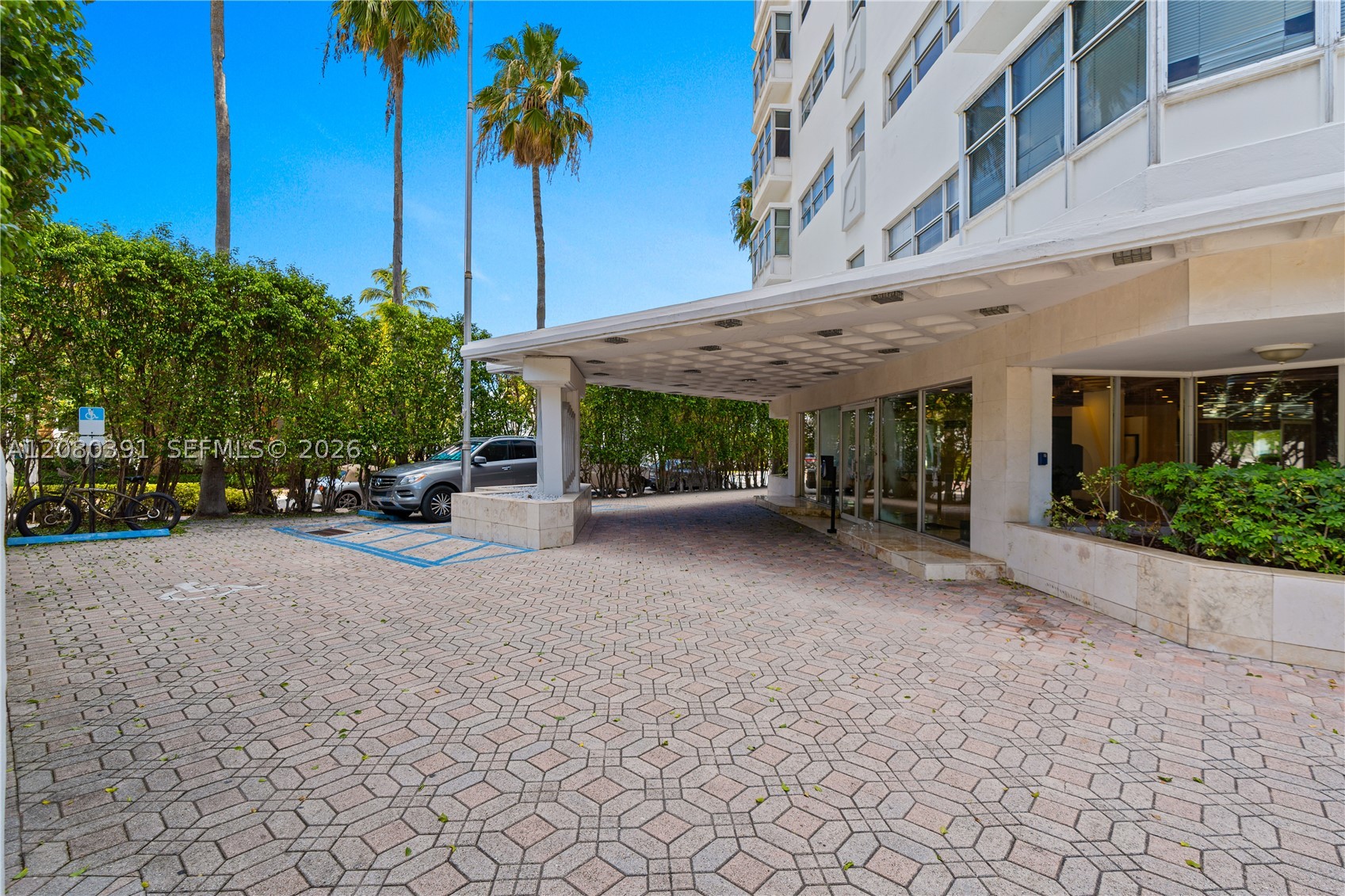 1881 Washington Ave 4g Property Photo 2