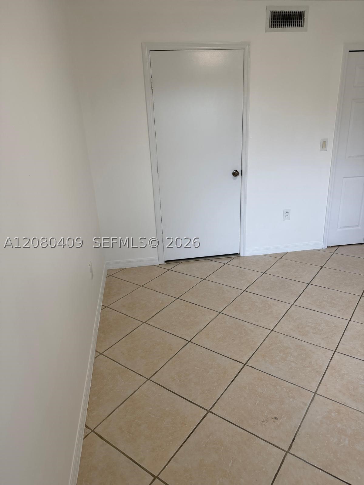 2900 Se 12th Rd 101-28 Property Photo 46