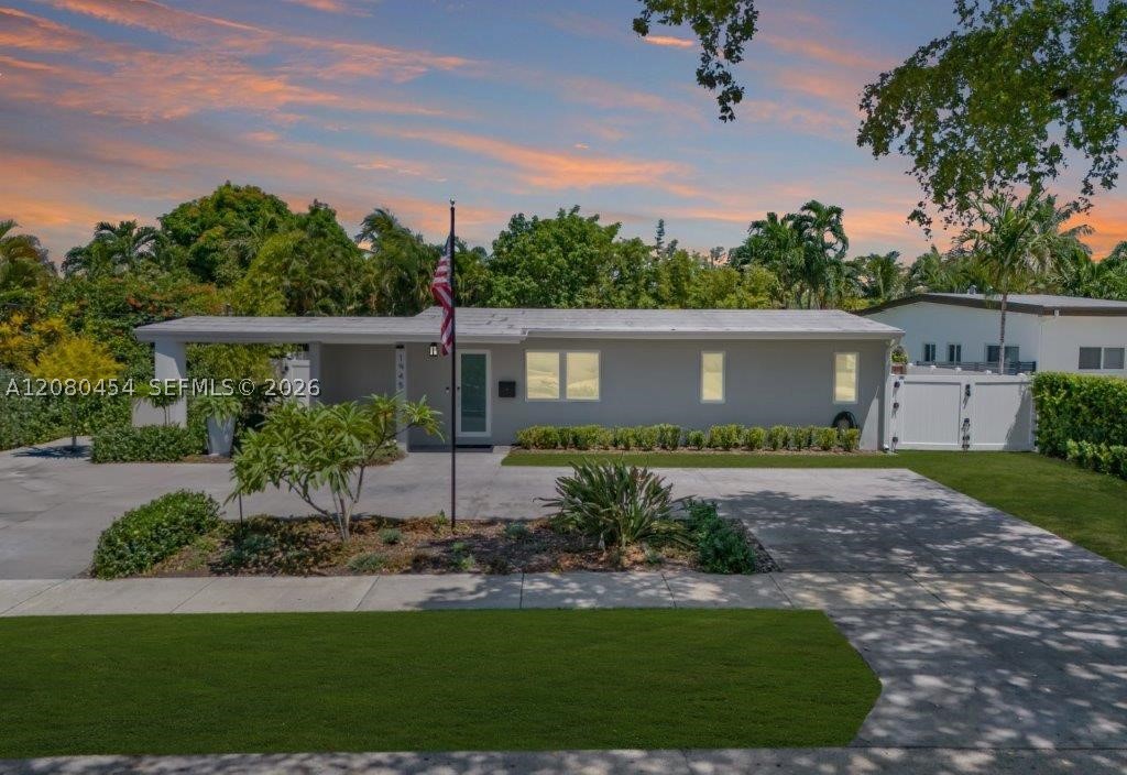 1945 S Hibiscus Dr Property Photo 1