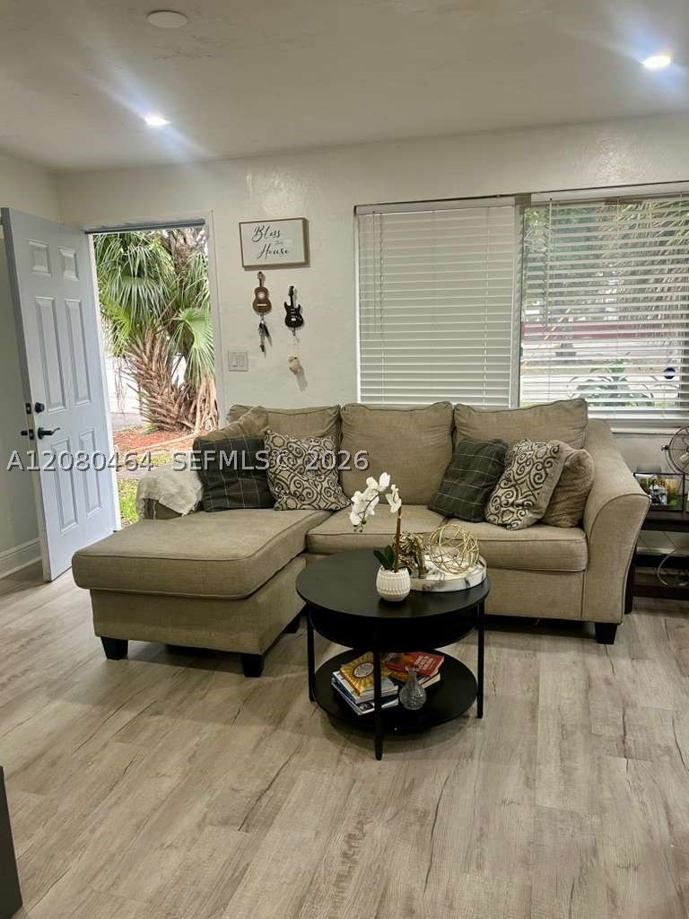 A12080464 Property Photo 9