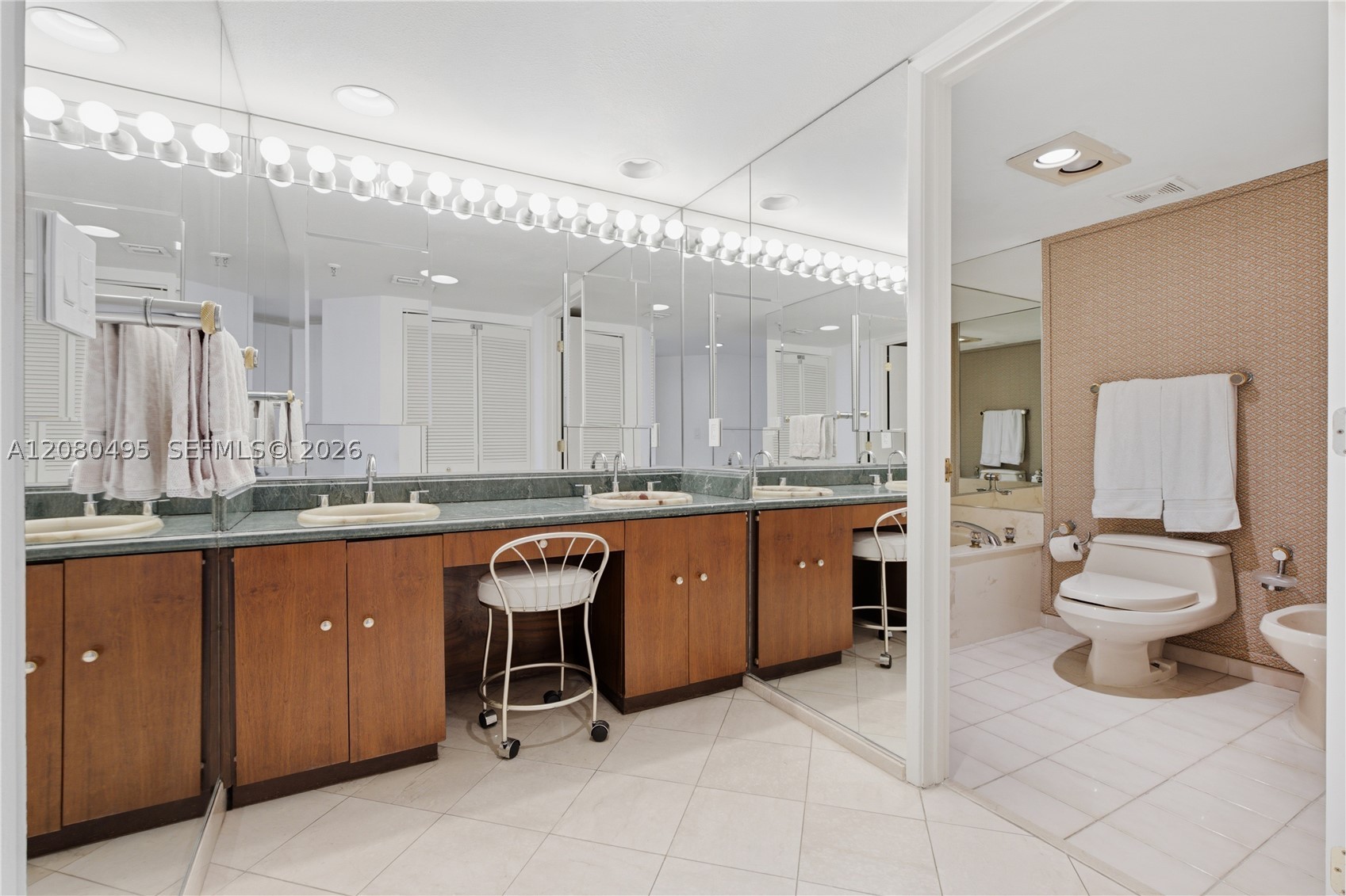 520 Brickell Key Dr A1616 Property Photo 15