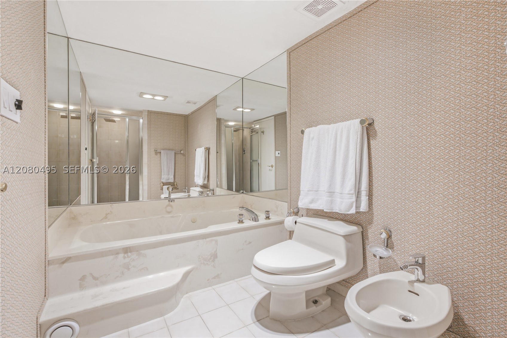 520 Brickell Key Dr A1616 Property Photo 16