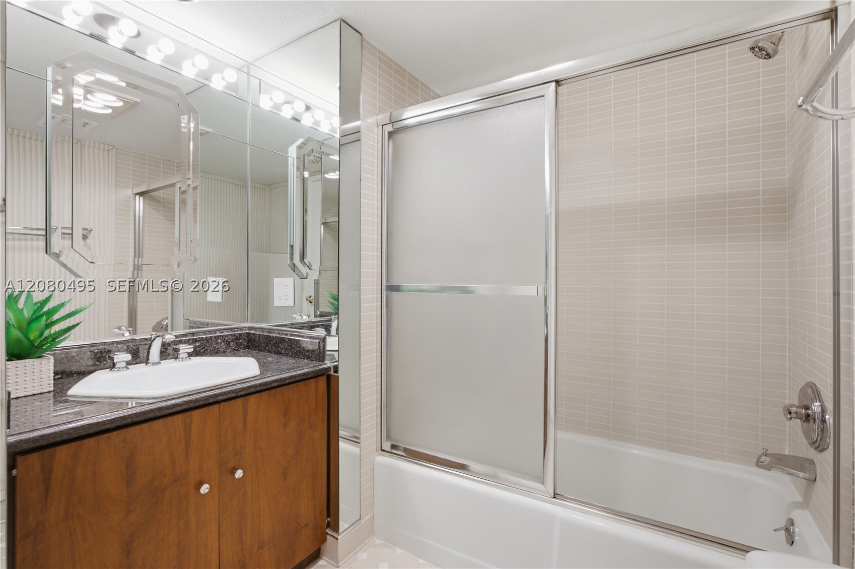 520 Brickell Key Dr A1616 Property Photo 21