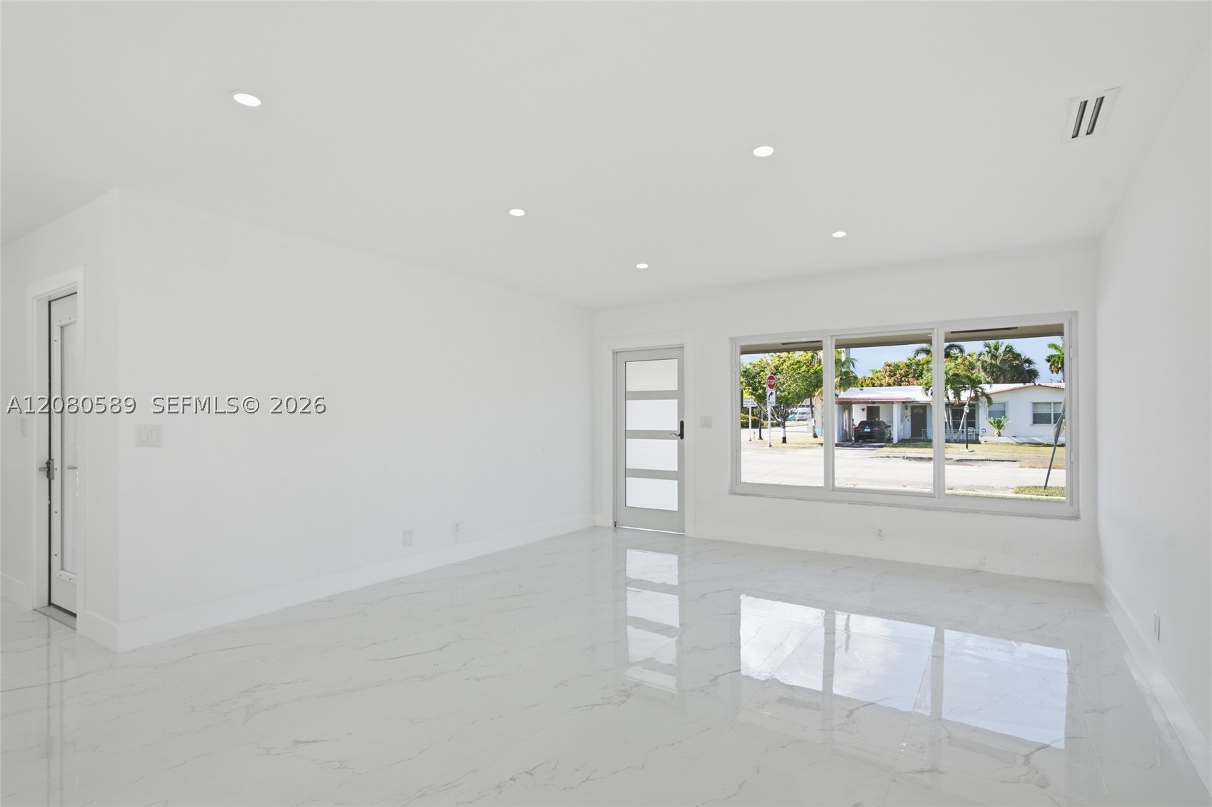 824 Nw 29th Ct Property Photo 5