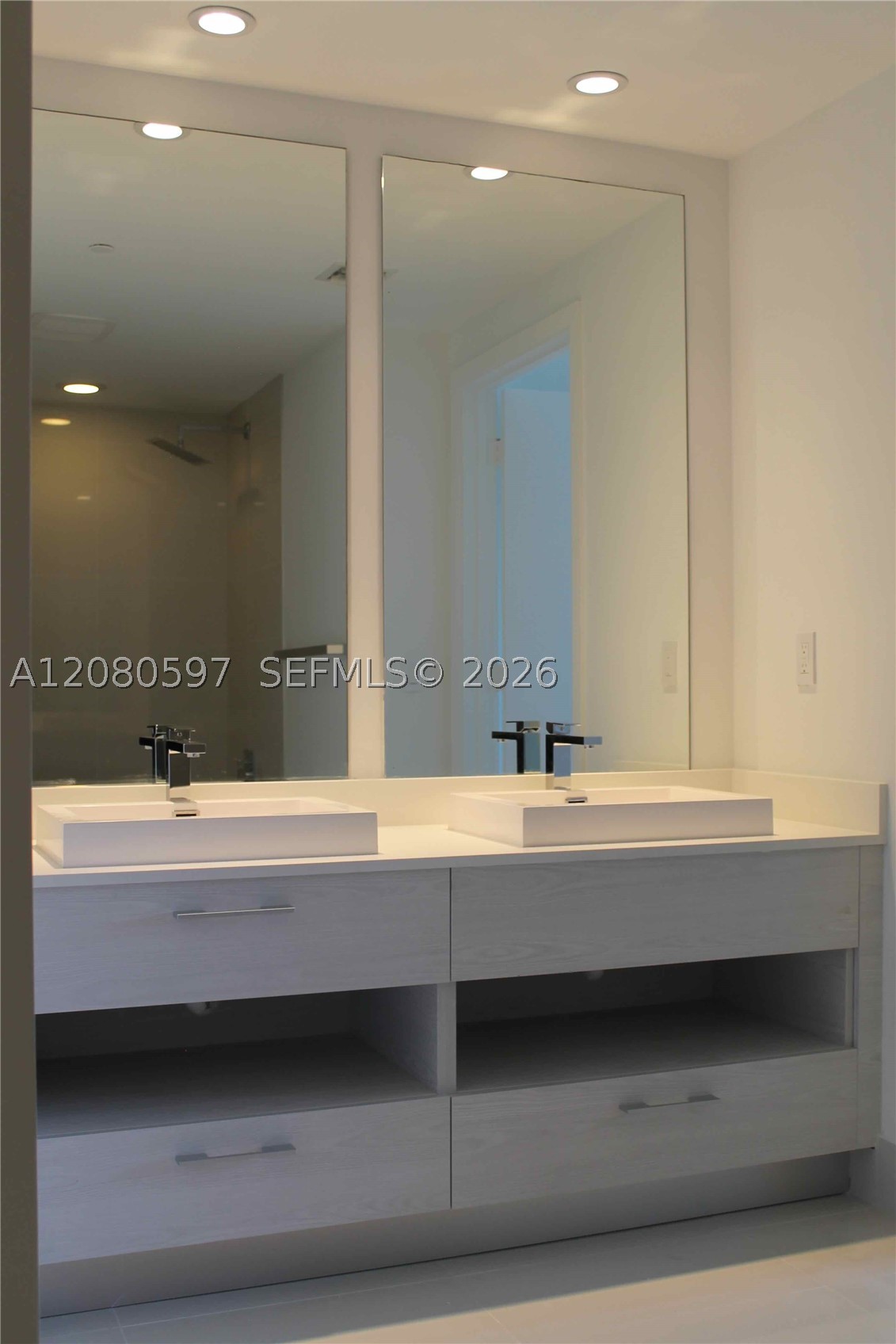 45 Sw 9th St 2809 Property Photo 19