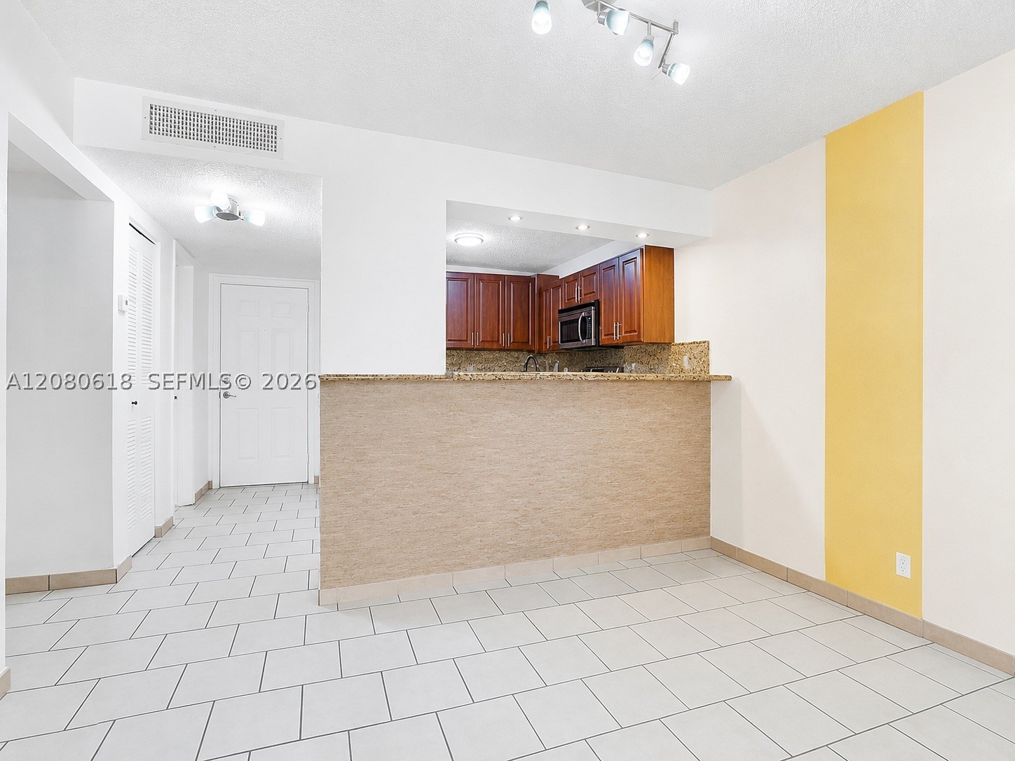 1850 W 56th St 2305 Property Photo 4