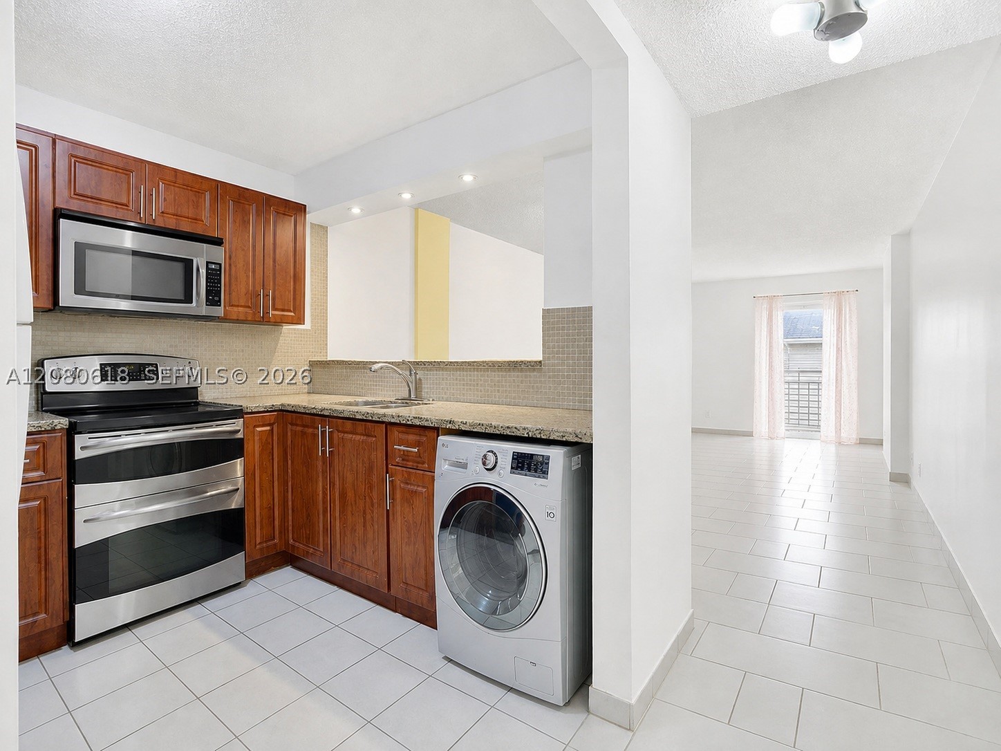1850 W 56th St 2305 Property Photo 5