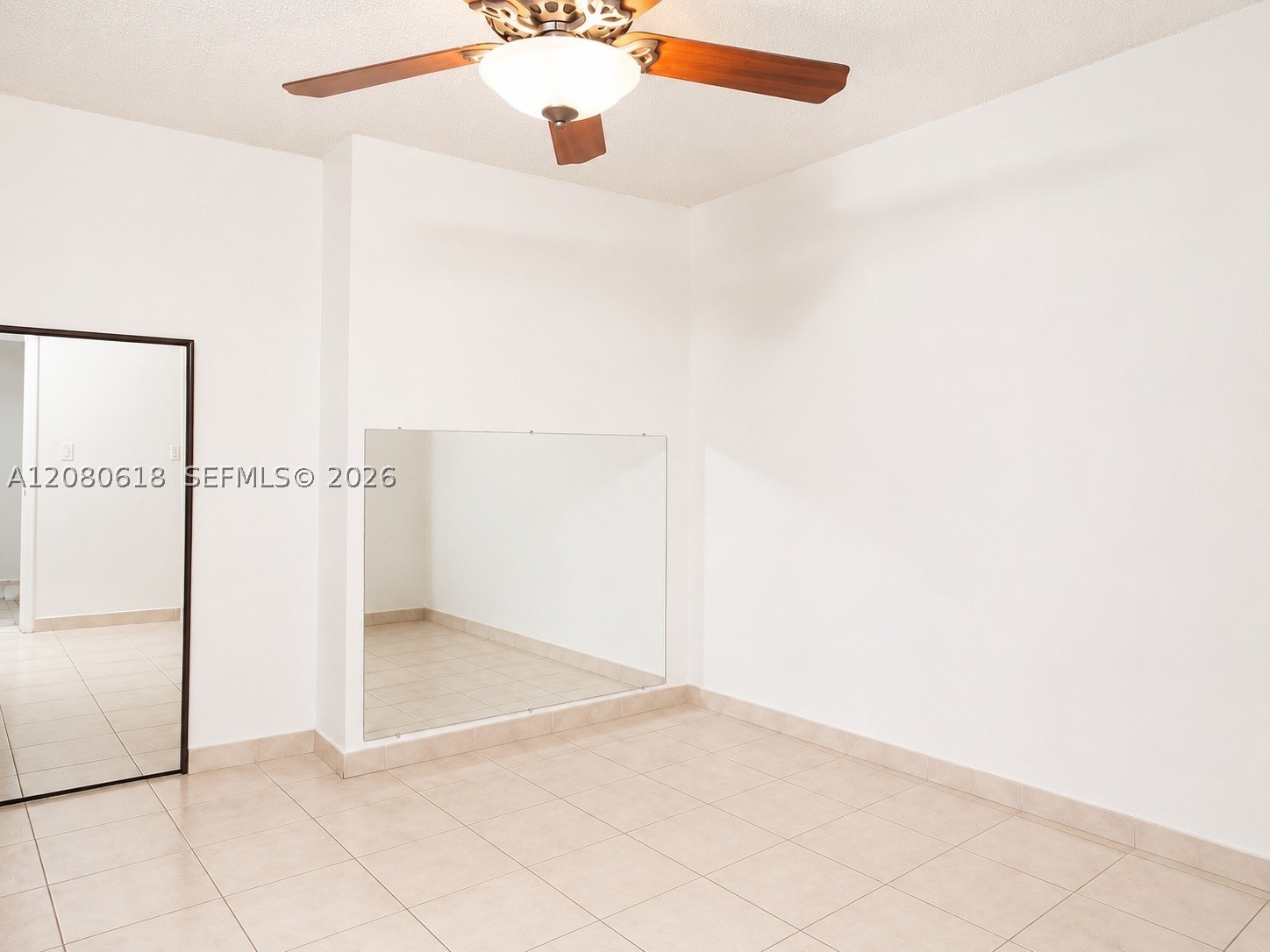 1850 W 56th St 2305 Property Photo 8