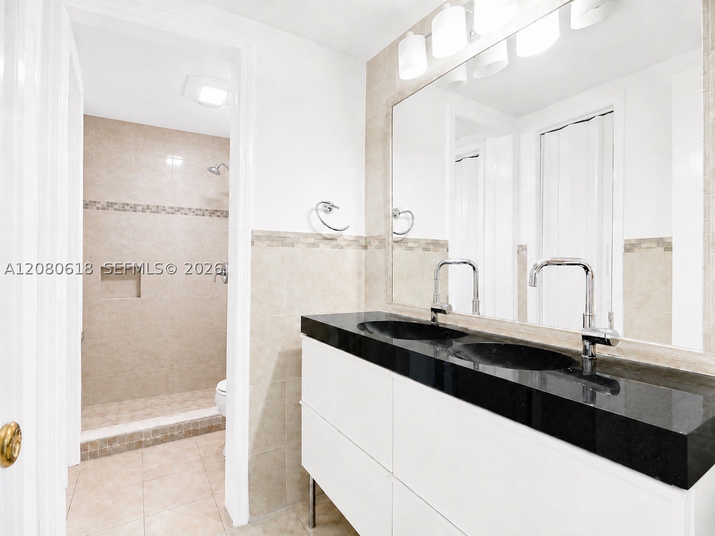1850 W 56th St 2305 Property Photo 11