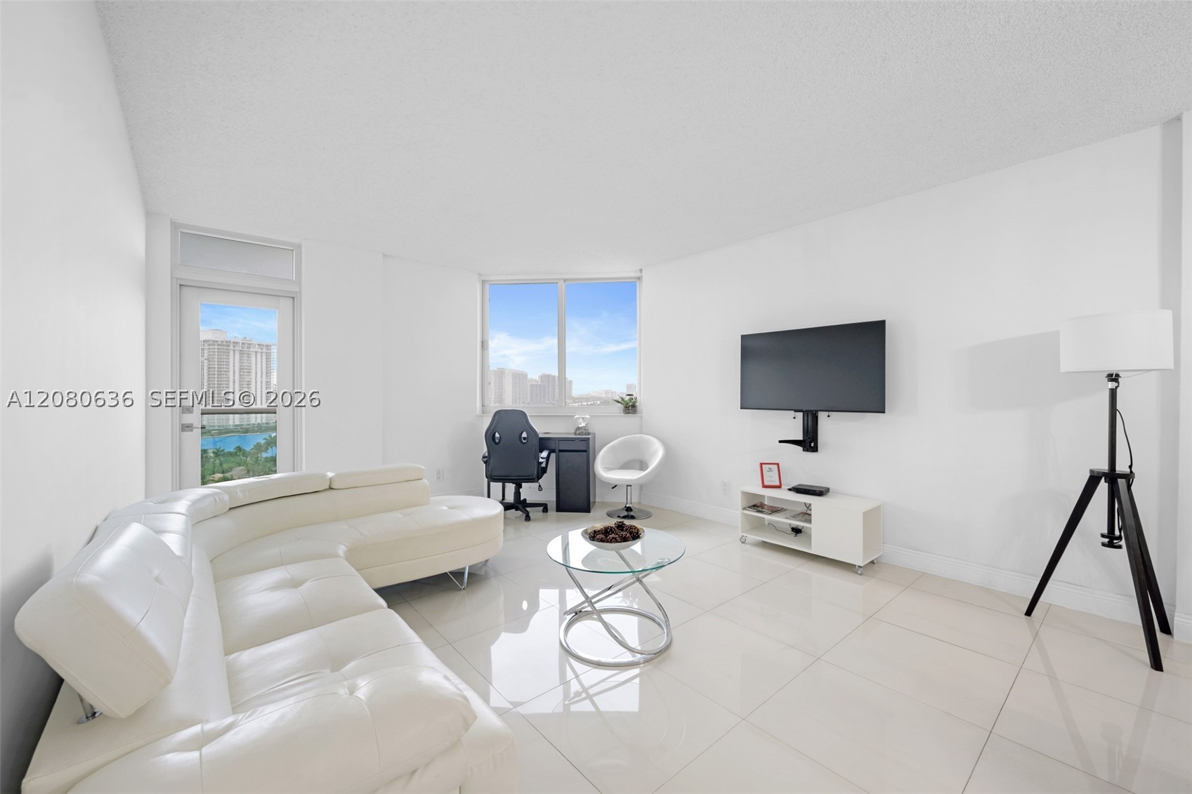 19370 Collins Ave 1426 Property Photo 2