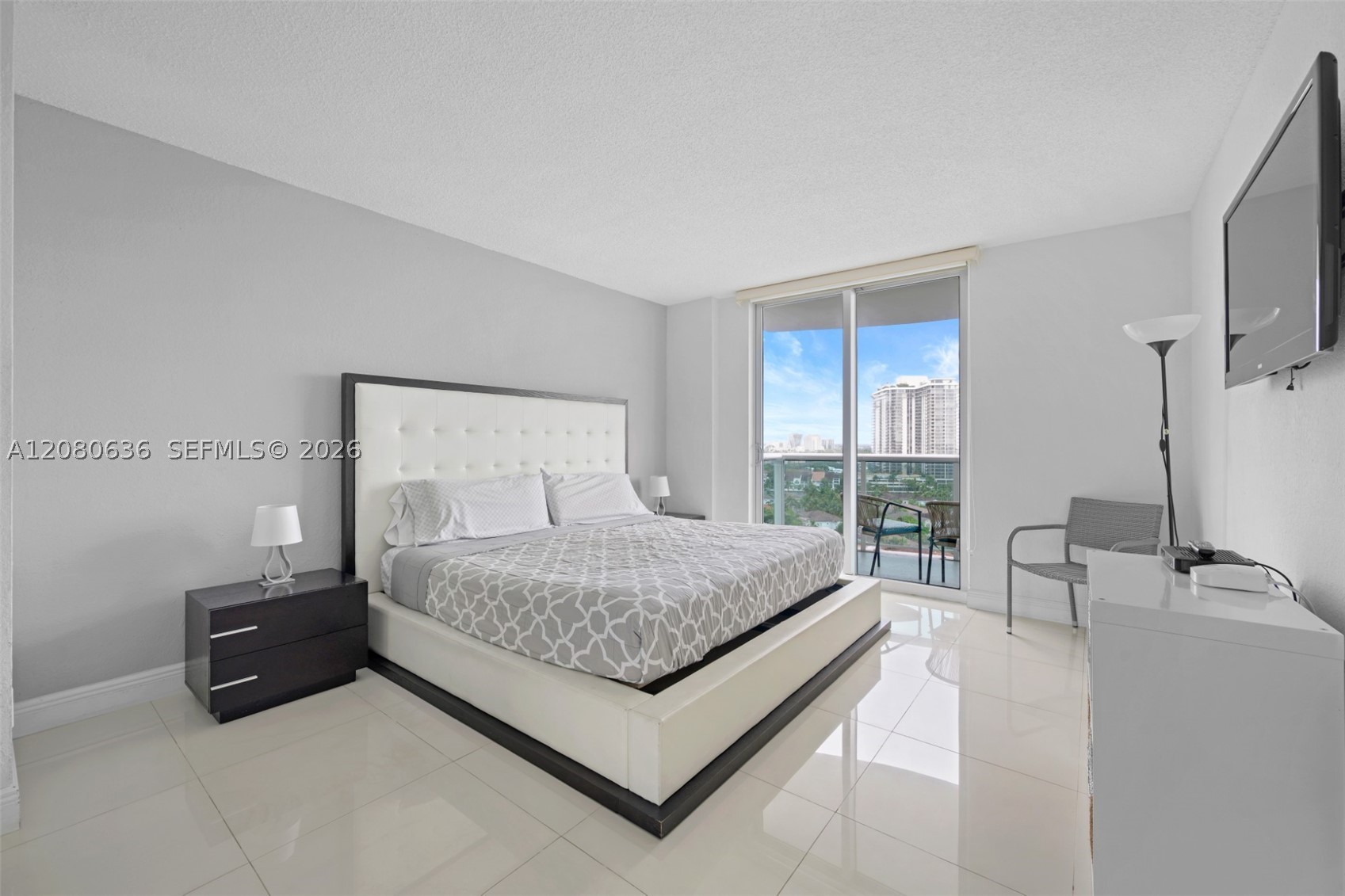 19370 Collins Ave 1426 Property Photo 8