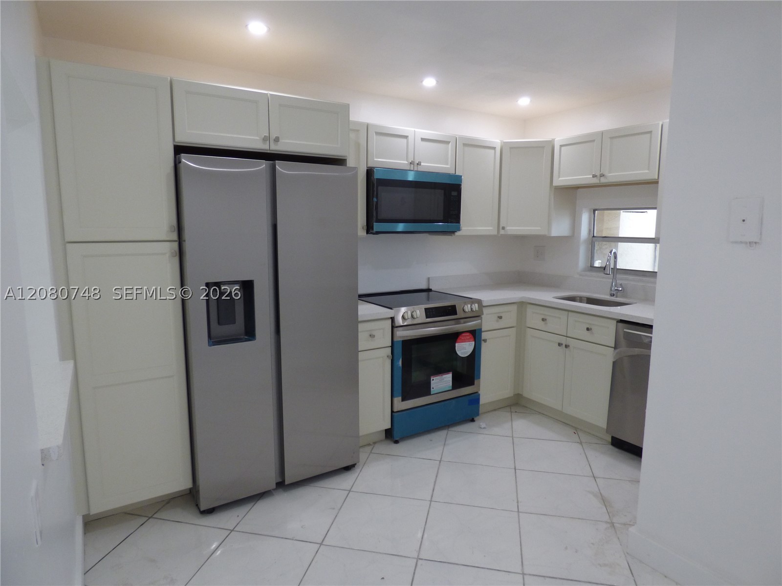 361 S Hollybrook Dr 302 Property Photo 1