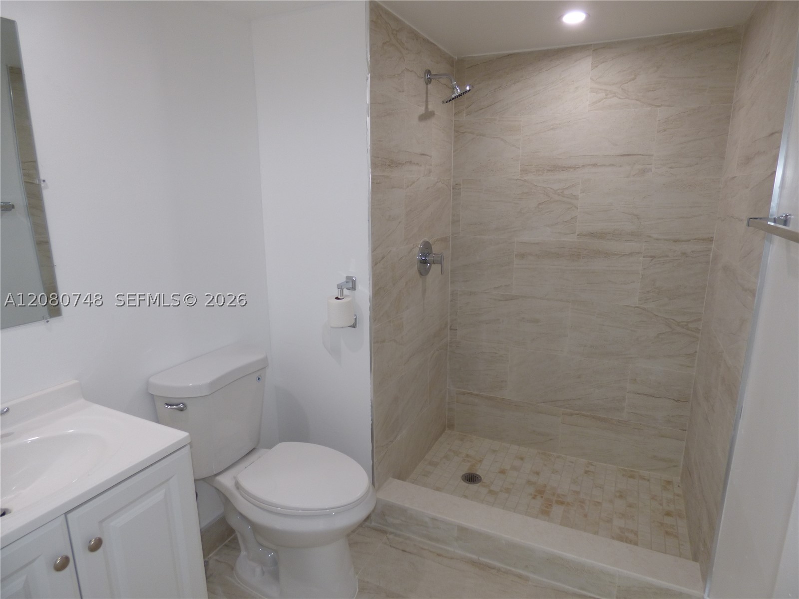 361 S Hollybrook Dr 302 Property Photo 4
