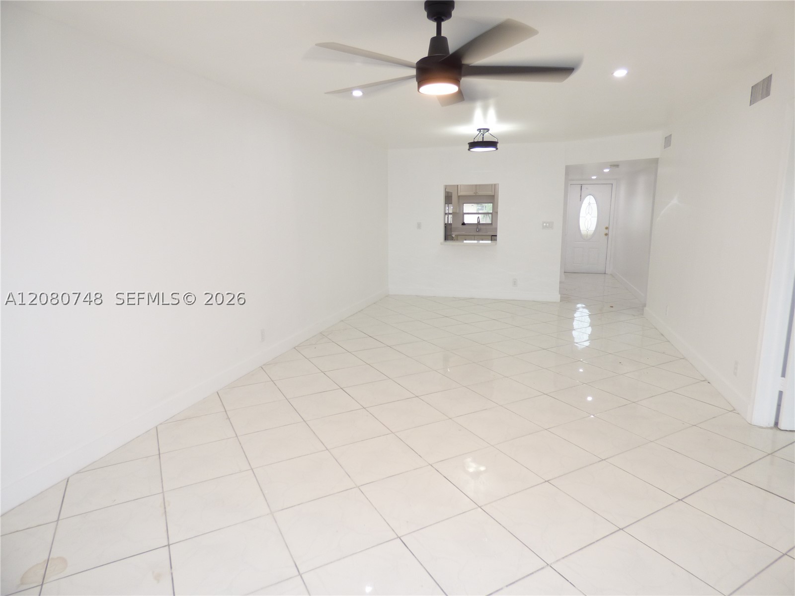 361 S Hollybrook Dr 302 Property Photo 5