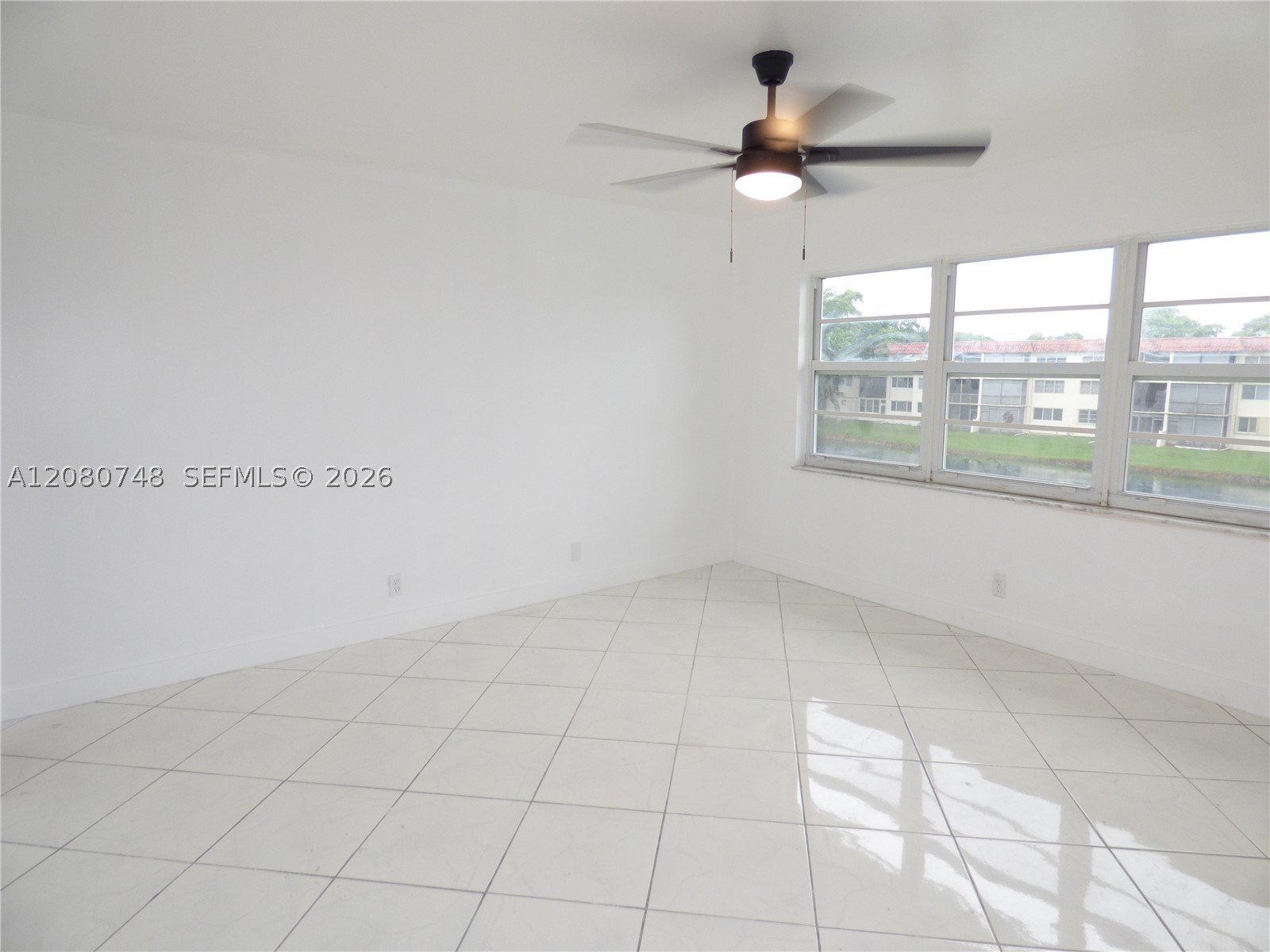 361 S Hollybrook Dr 302 Property Photo 6