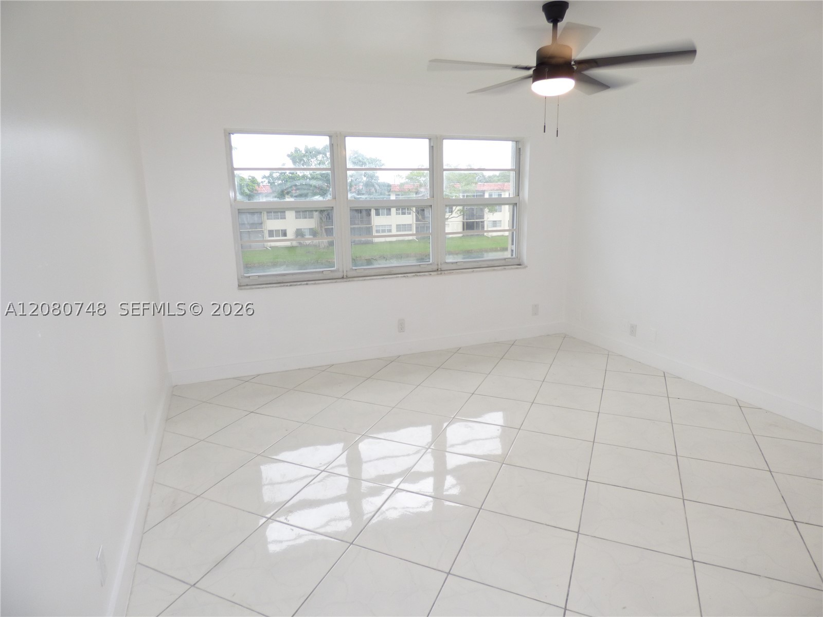 361 S Hollybrook Dr 302 Property Photo 7