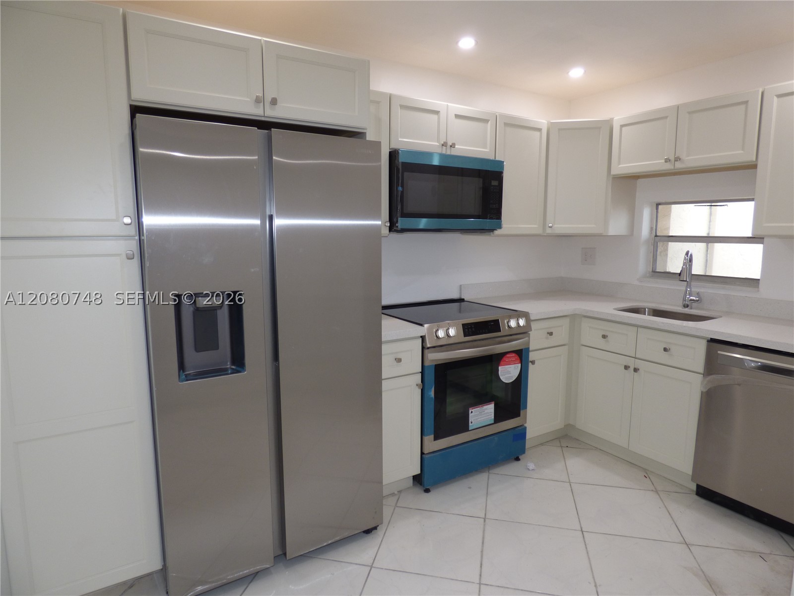361 S Hollybrook Dr 302 Property Photo 8