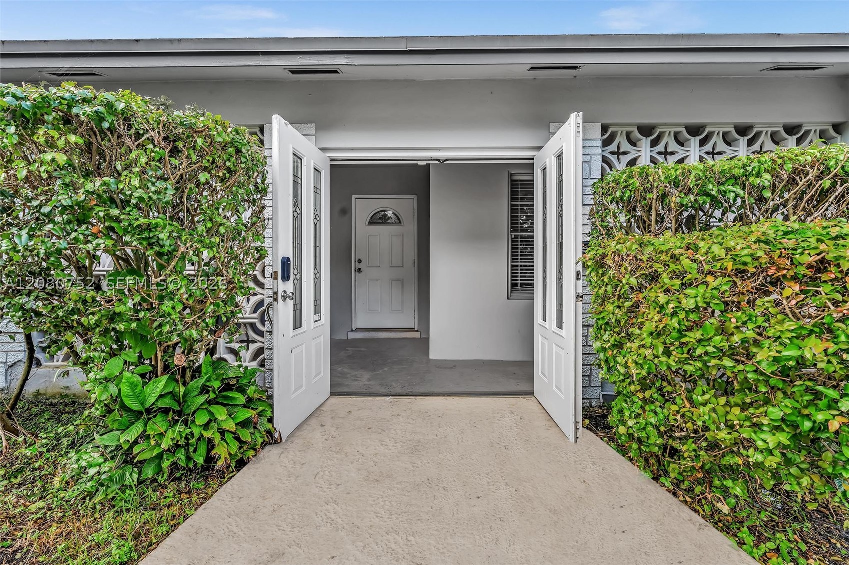4810 Johnson St Property Photo 4