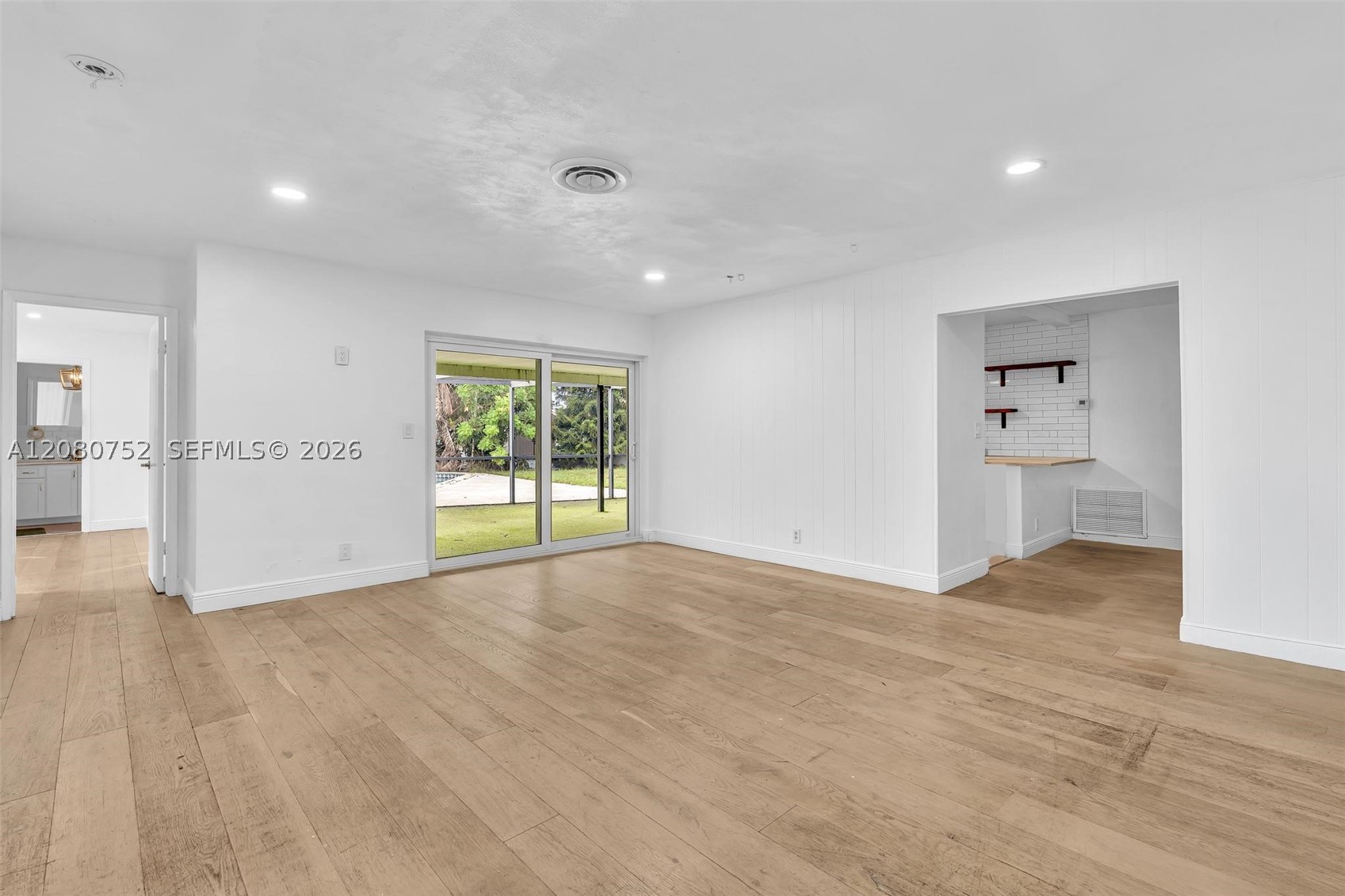 4810 Johnson St Property Photo 13
