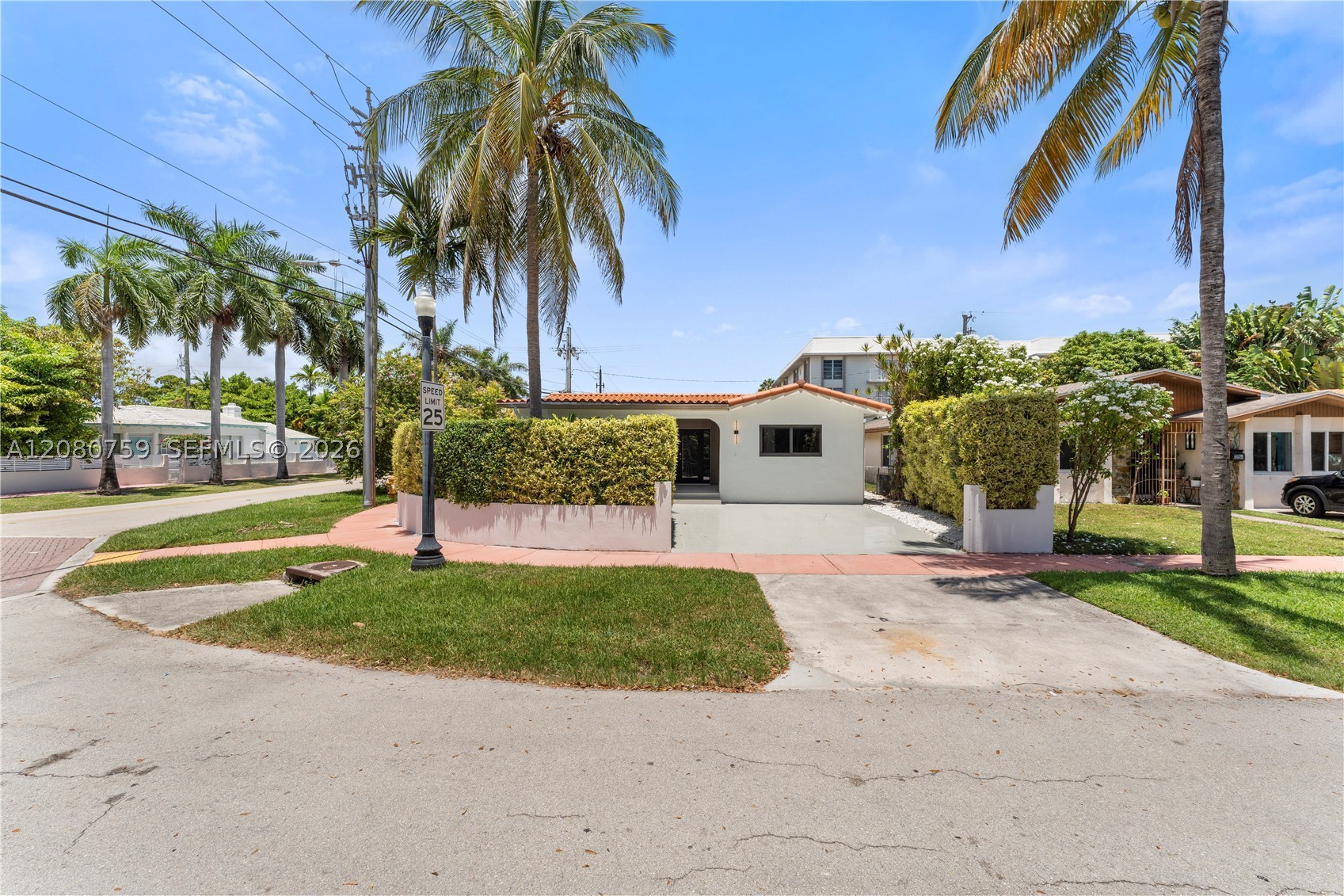 1221 Biarritz Dr Property Photo 7