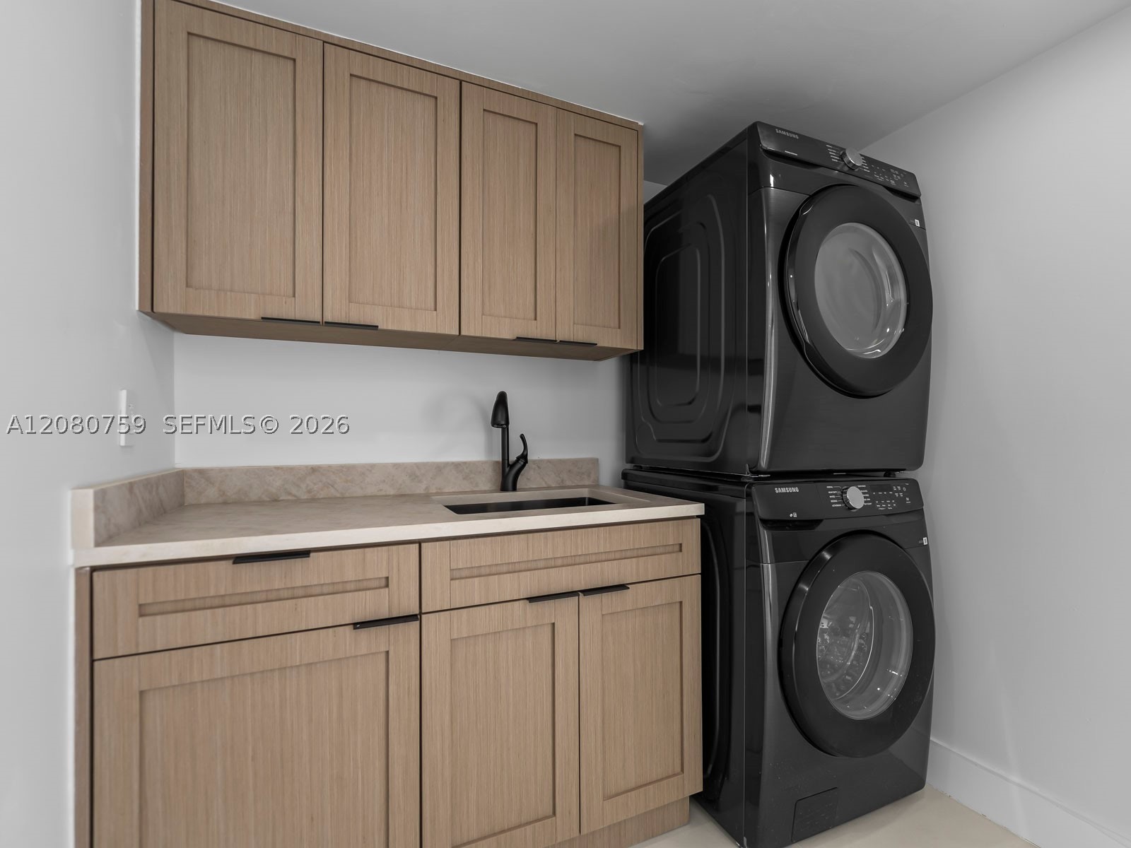 1221 Biarritz Dr Property Photo 27
