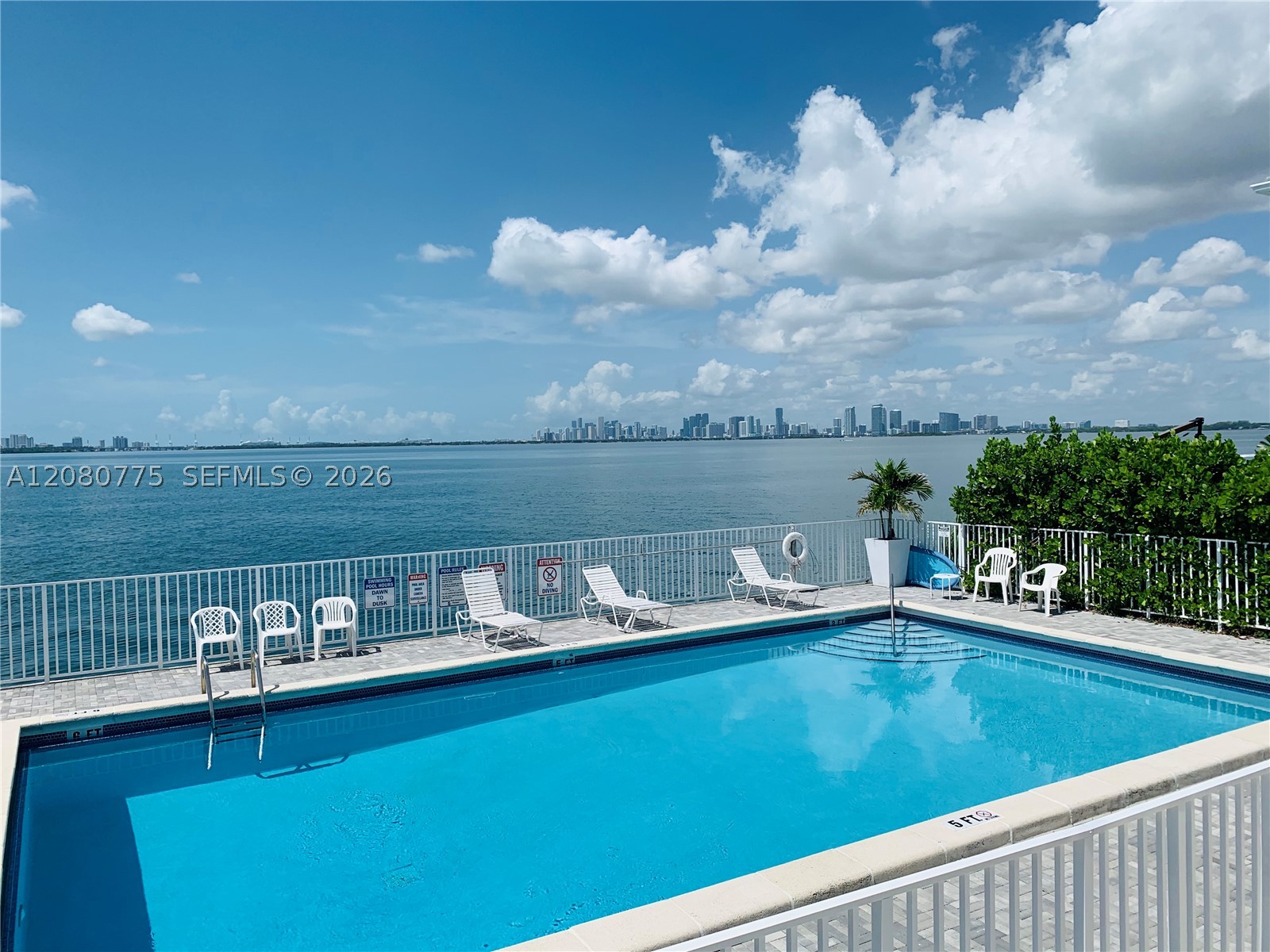 1840 S Treasure Dr 3 Property Photo 1