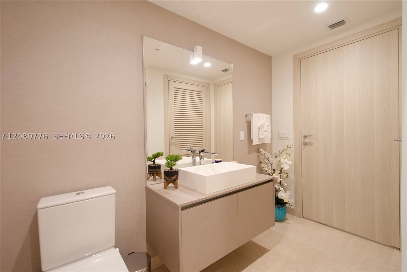1000 Brickell Plz 4207 Property Photo 24