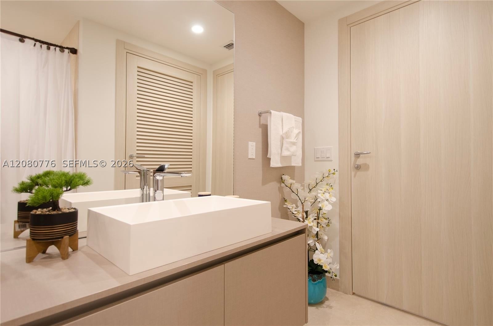 1000 Brickell Plz 4207 Property Photo 25