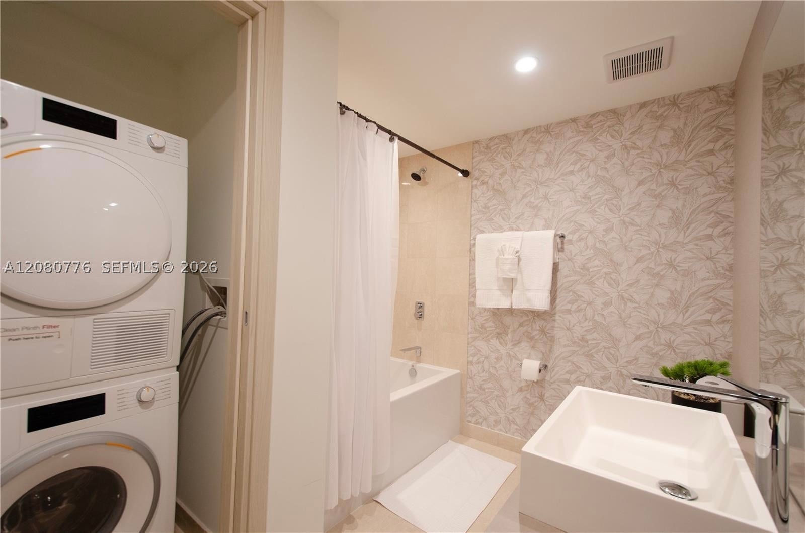 1000 Brickell Plz 4207 Property Photo 28