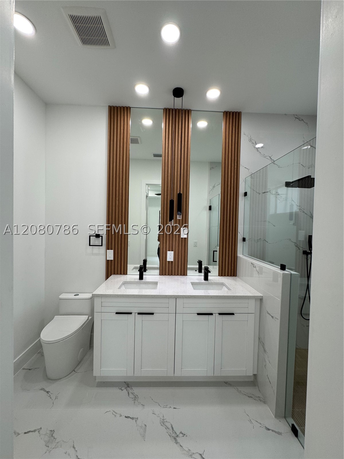 842 Nina Ave Property Photo 4