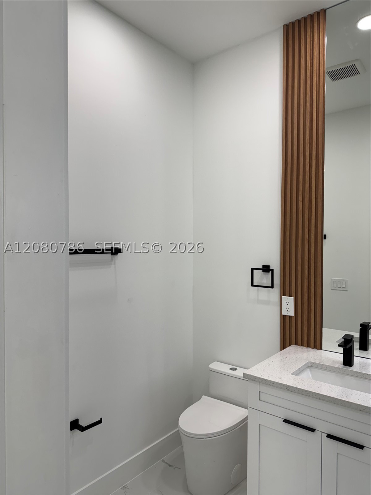 842 Nina Ave Property Photo 7