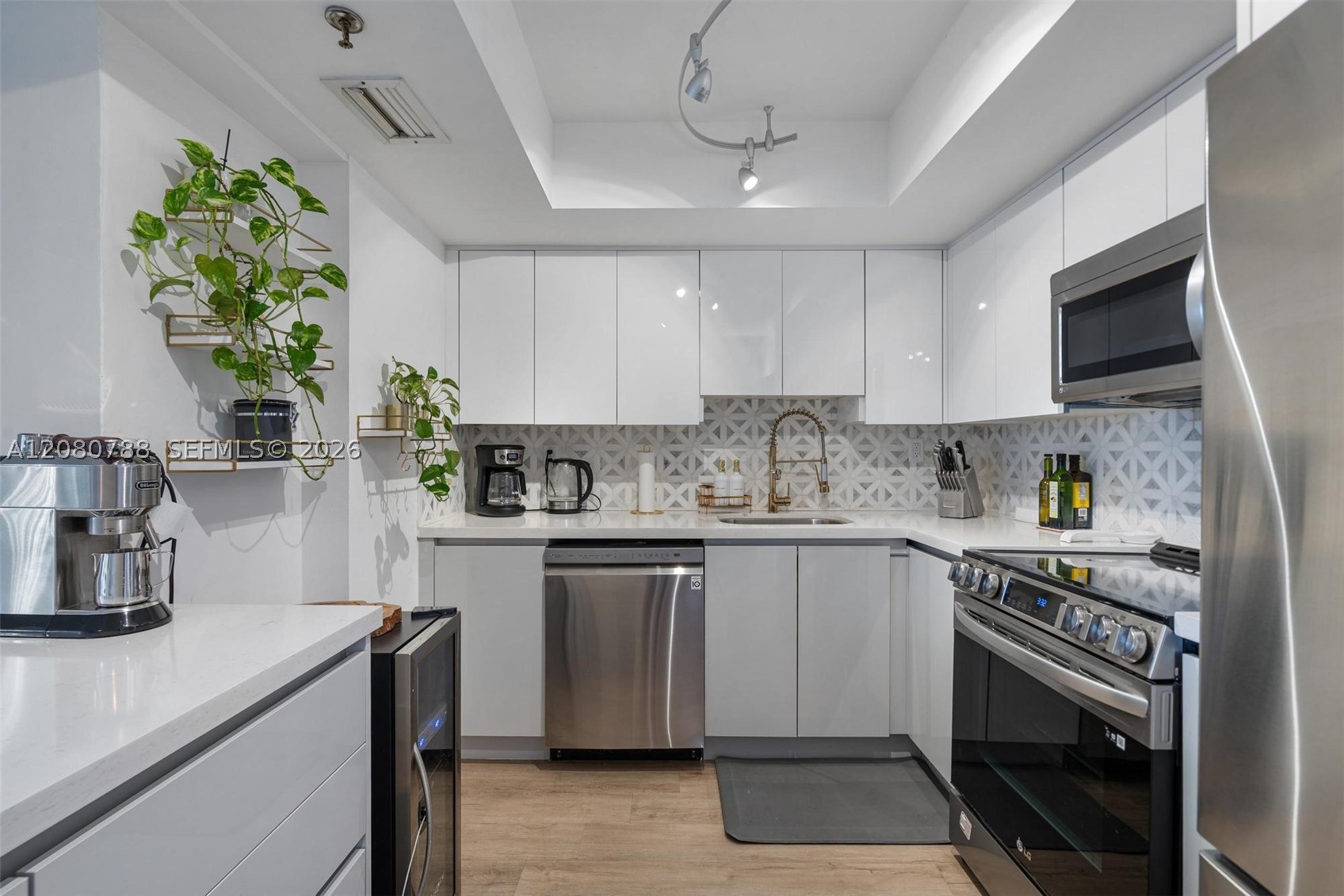 1775 Washington Ave 6e Property Photo 3