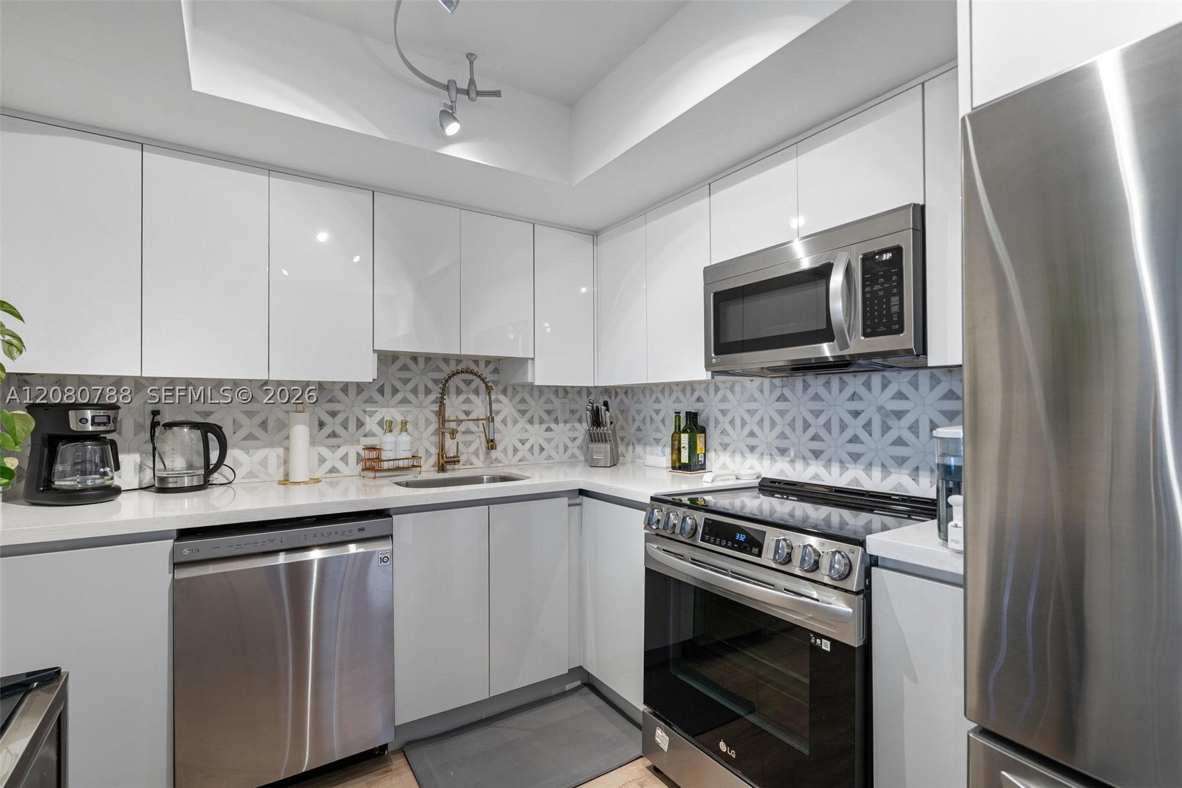 1775 Washington Ave 6e Property Photo 4