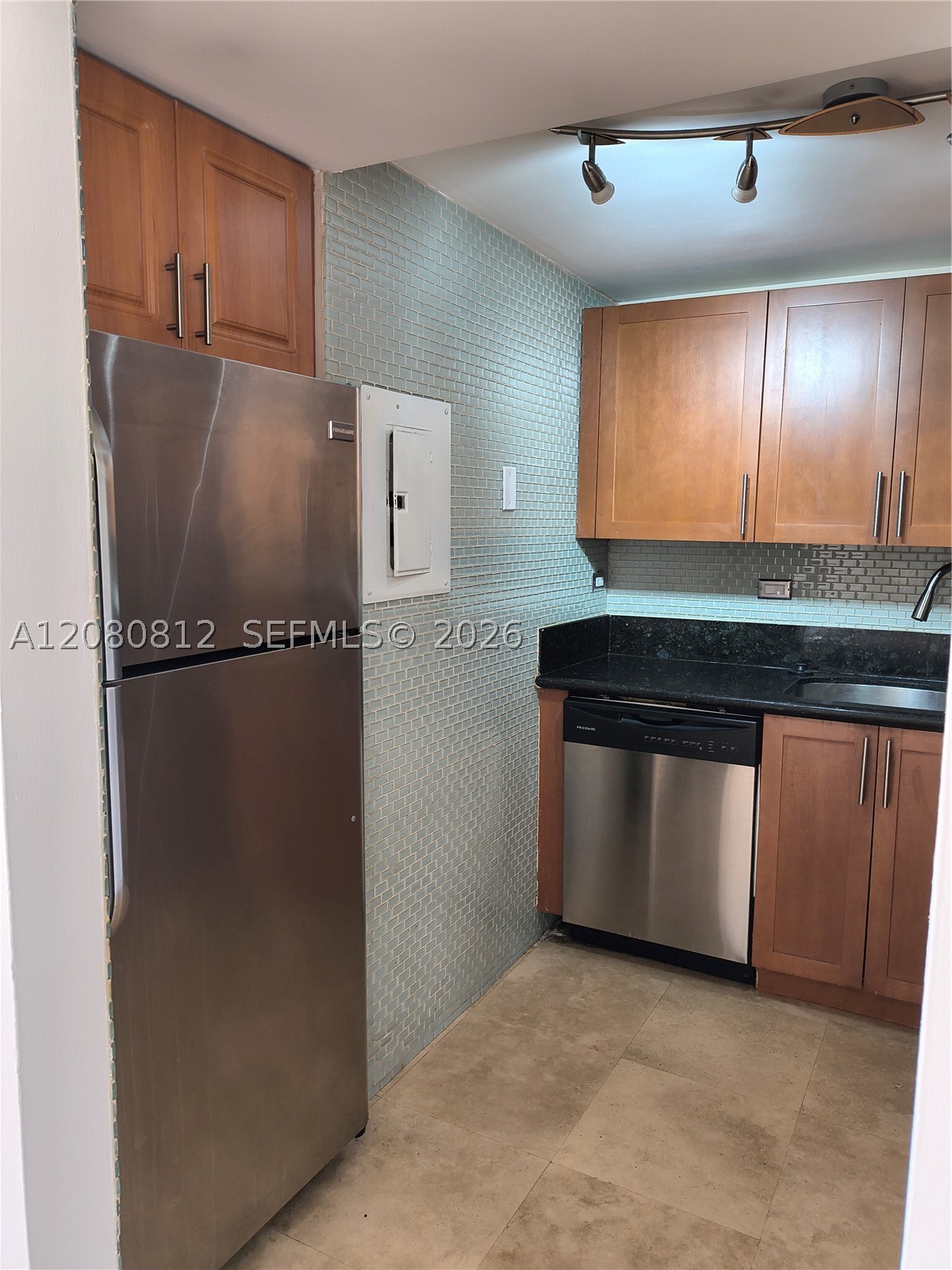 1740 Nw N River Dr 120 Property Photo 2