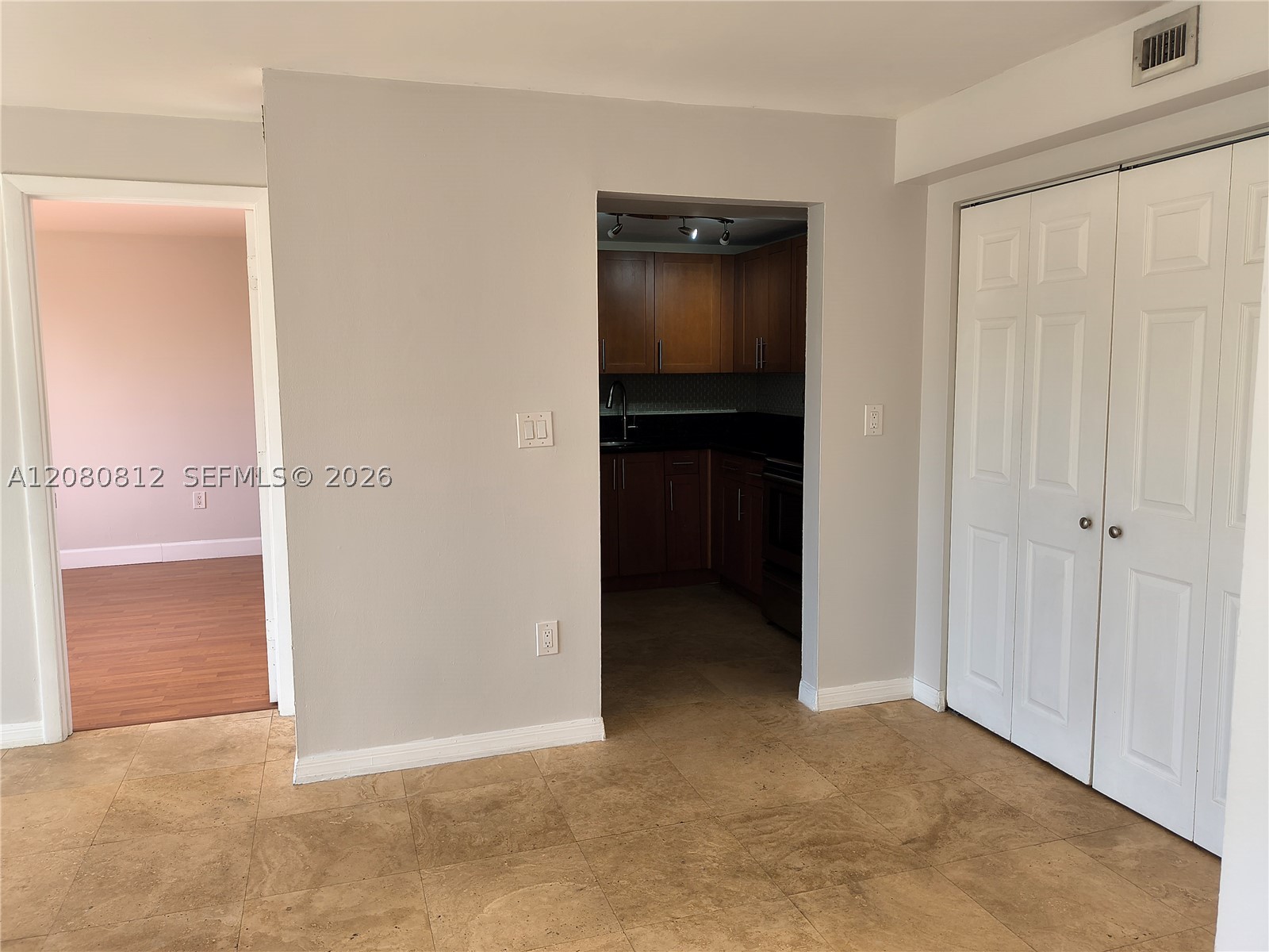 1740 Nw N River Dr 120 Property Photo 4