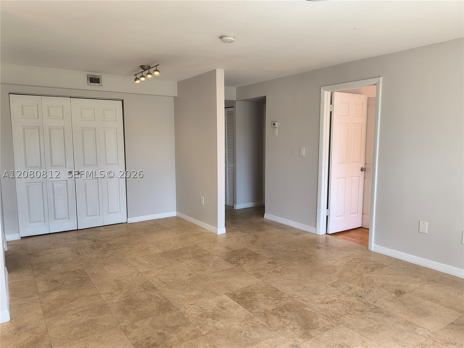 1740 Nw N River Dr 120 Property Photo 5