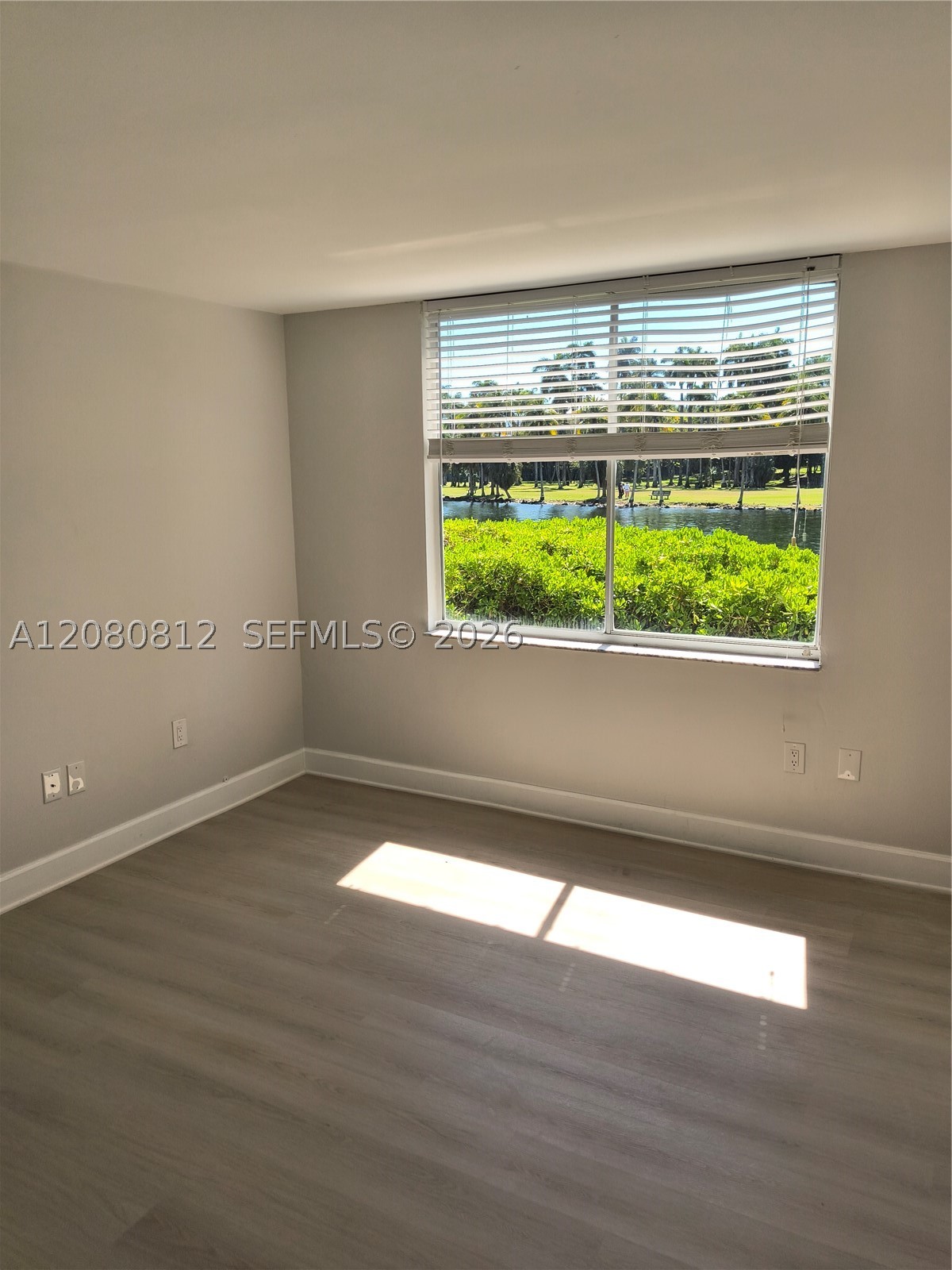 1740 Nw N River Dr 120 Property Photo 6