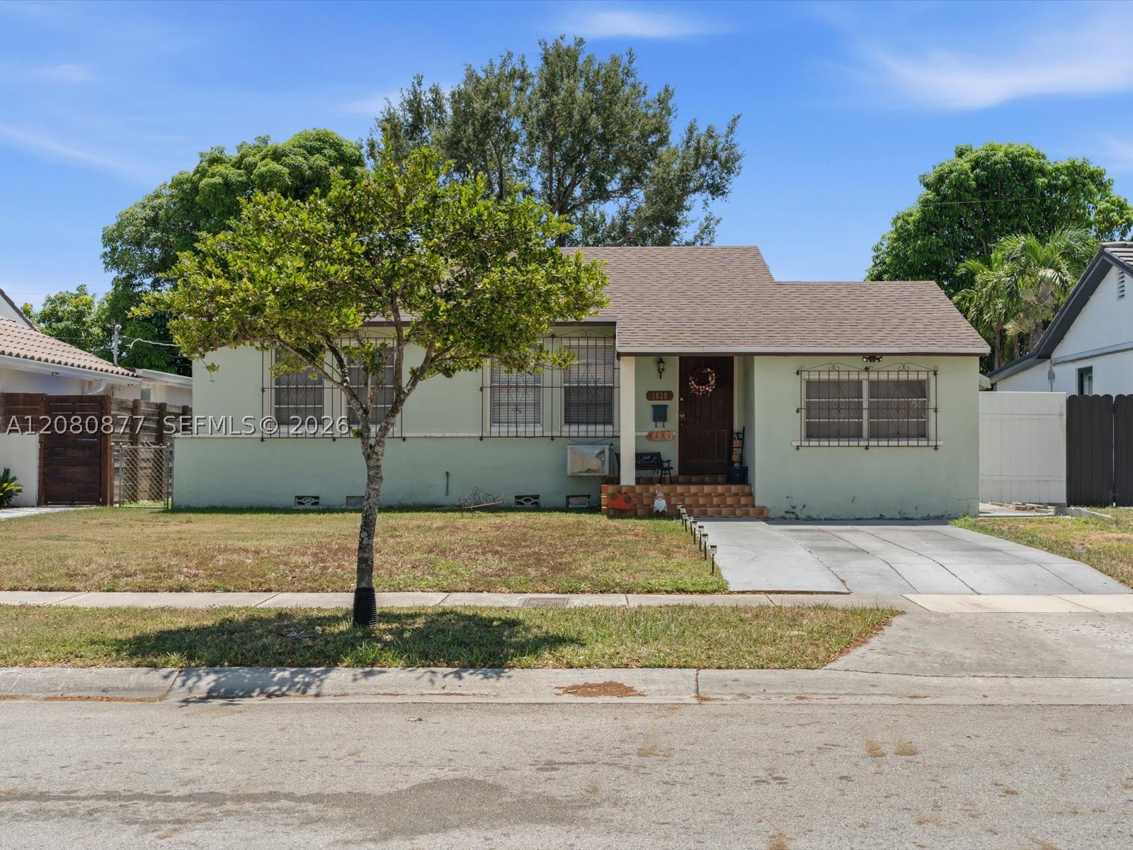 1828 Sw 18th St Property Photo 1